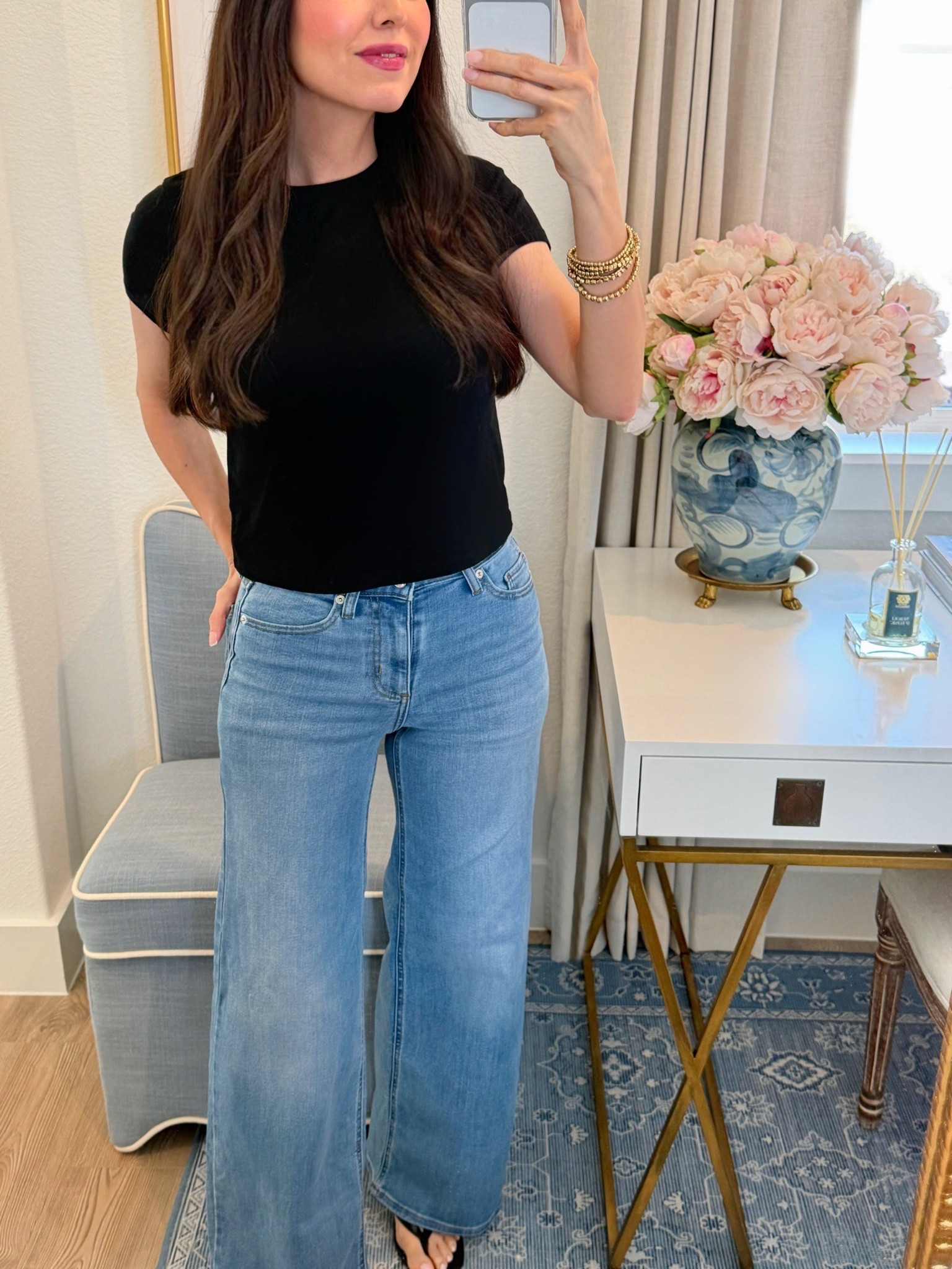 $28 wide leg jeans!! 🙌🏻😍 stretchy, incredibly flattering and great pocket placement!! 👌🏻 size up - waist runs small ✨