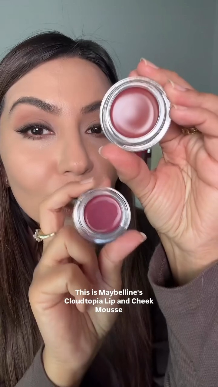 Perfect everyday versatile product which is also oeefect when you are on the gol! @maybelline {not sponsored} 

#browngirl #desi #blush #explorepage  #dallasmakeupartist