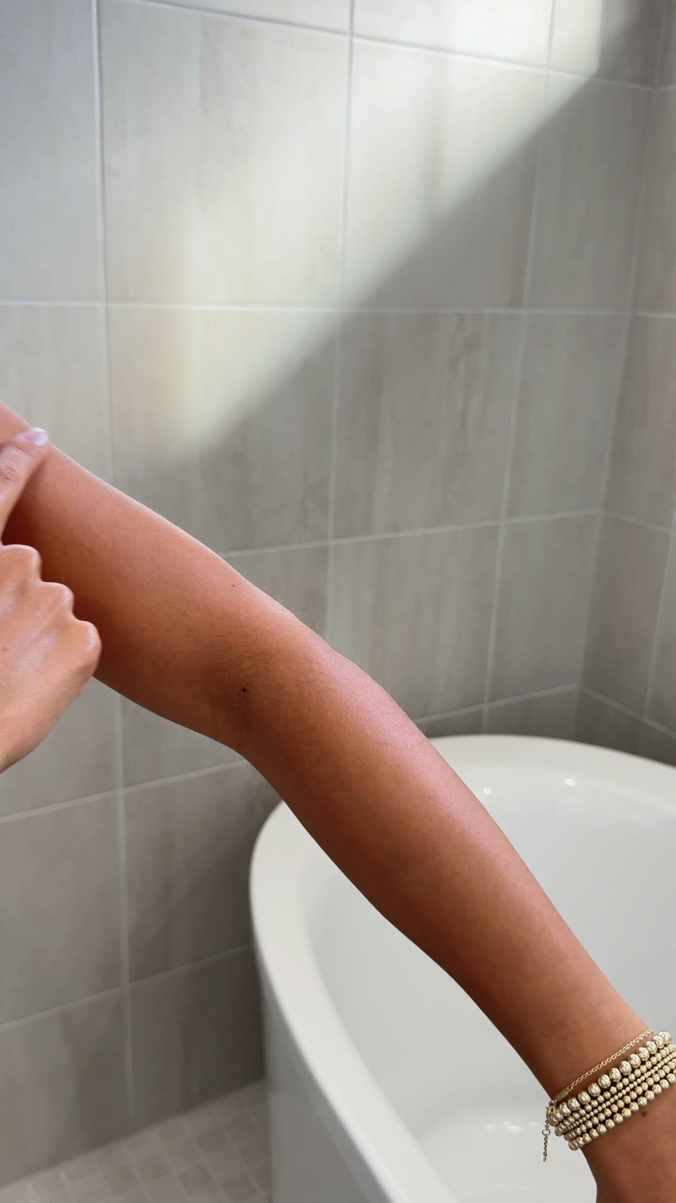 amo que mi piel se vea más dorada con este producto 