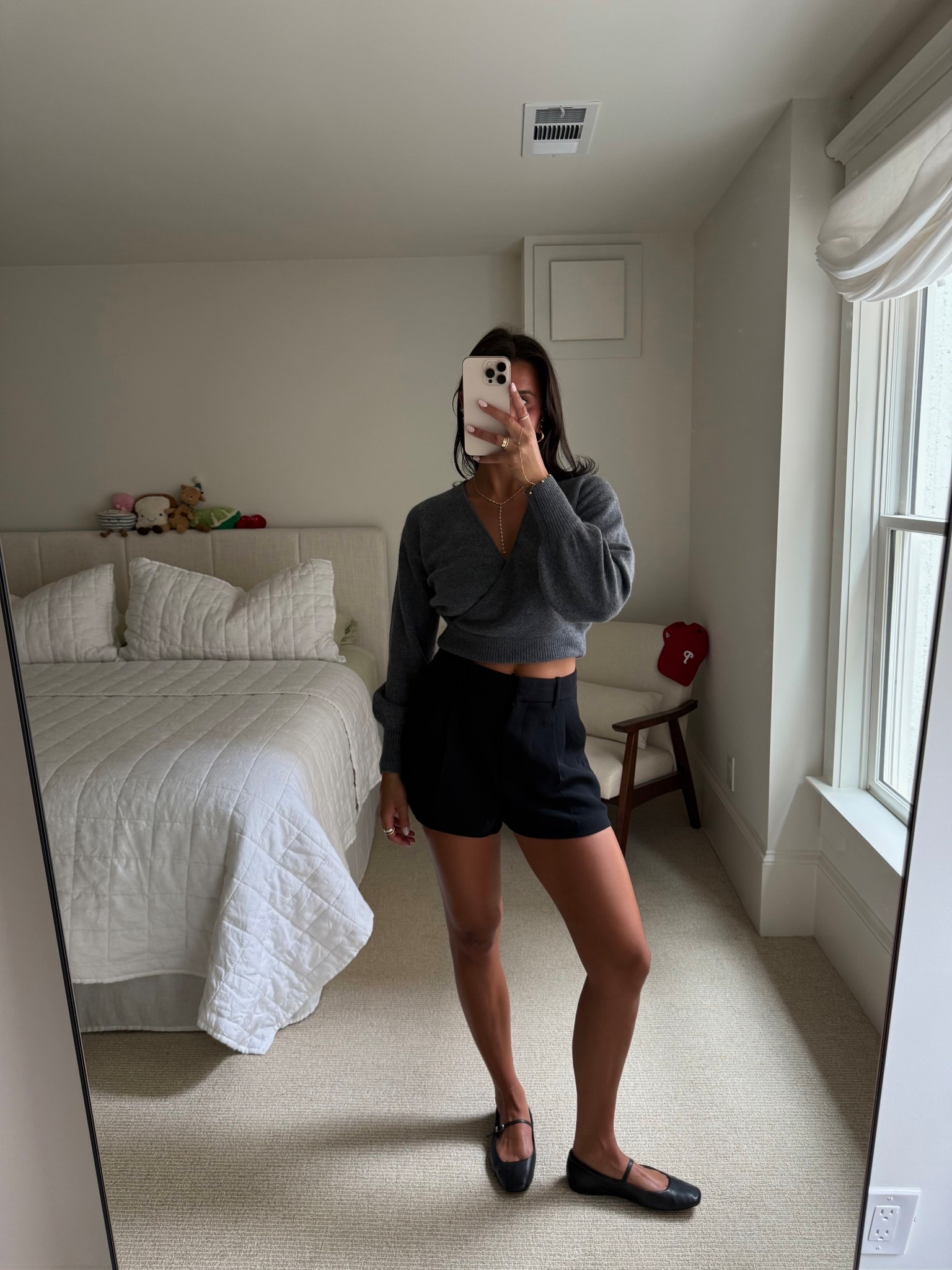 The most perfect basic and elevated sweater styled with the effortless shorts, both from @Aritzia! I am wearing a size Small & 6! @Aritzia #Ad #AritziaPartner
