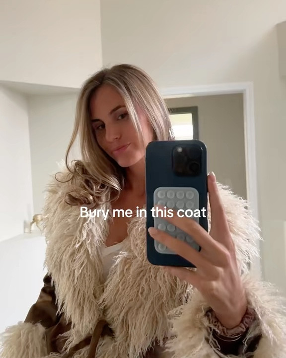 The best coat to ever exist.

#LTKTravel #LTKSeasonal #LTKHoliday