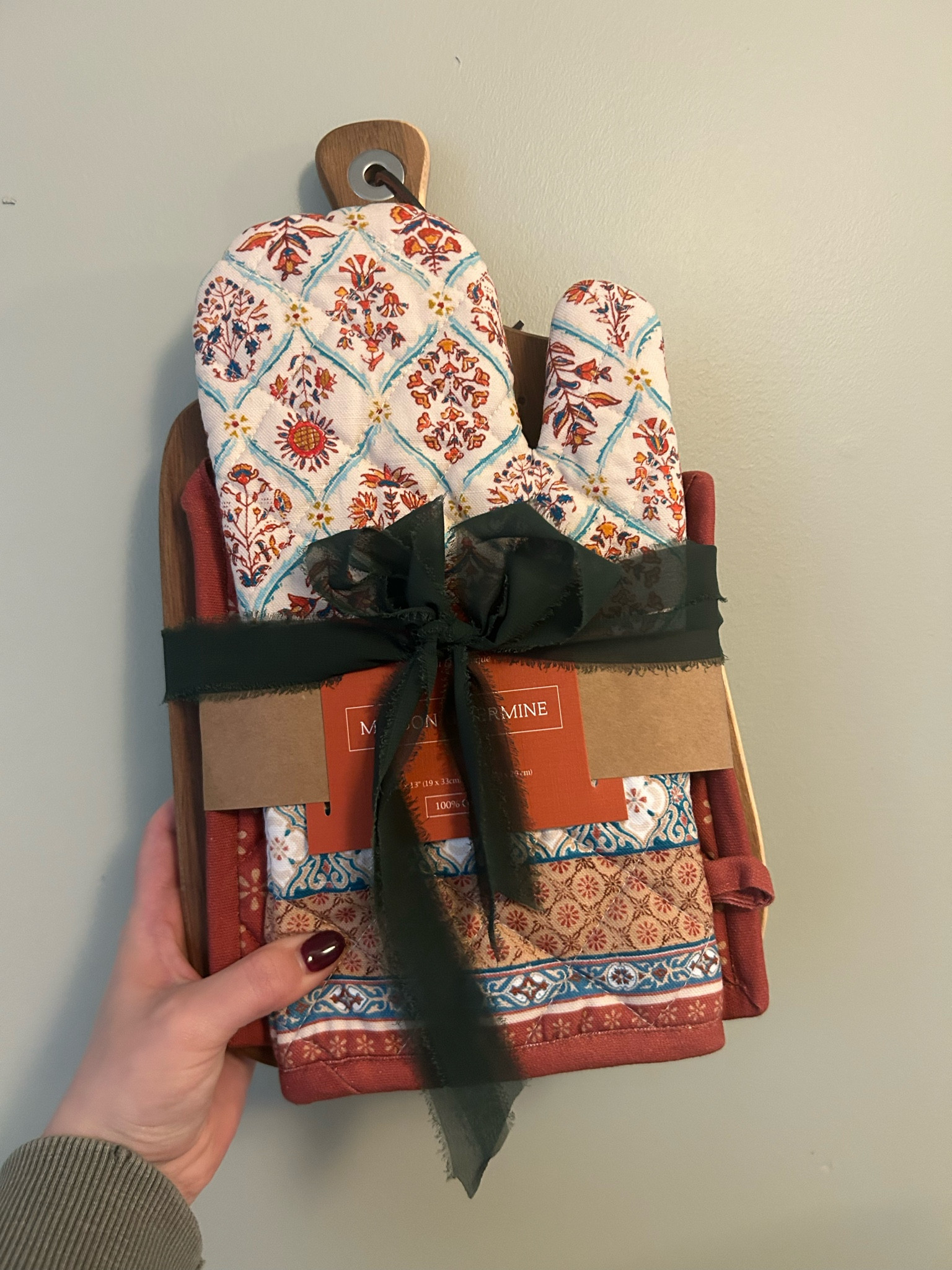 My go-to holiday hostess gift right now. All from Amazon & under $40!

Hostess gift, Gift-guide

#LTKGiftGuide #LTKSeasonal #LTKHome