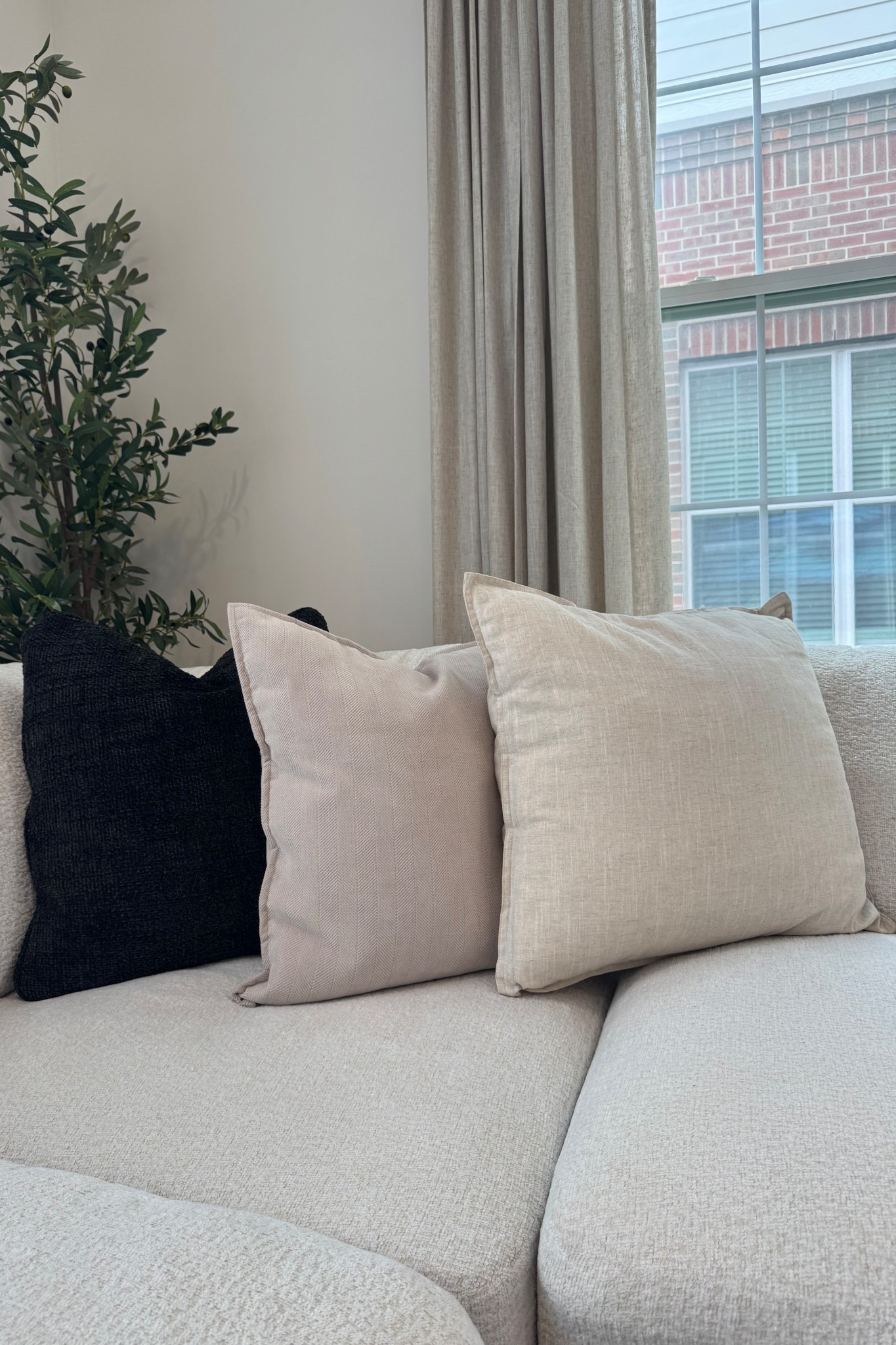 — Pillow Covers + 22×22 Inserts (Amazon)

#LTKHome