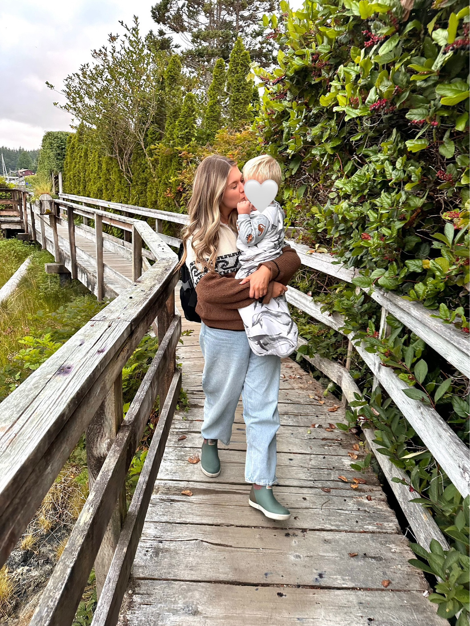 Taking the baby to bed after dinner at our friends 🥰

#LTKcanada #LTKmodest #LTKsummer