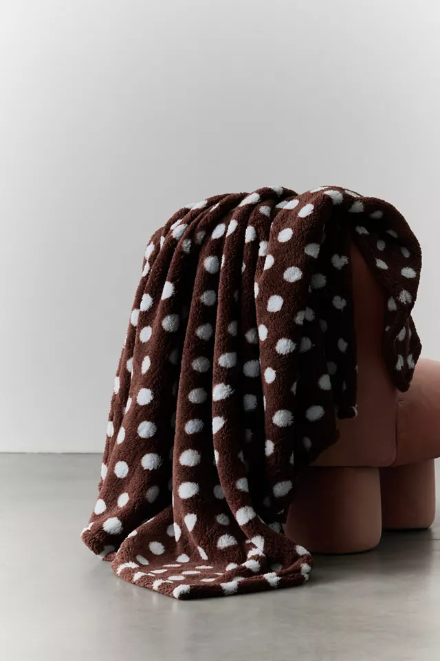 Mae Cozy Printed Fleece Throw Blanket in Leopard at Urban Outfitters | Urban Outfitters (US and RoW)