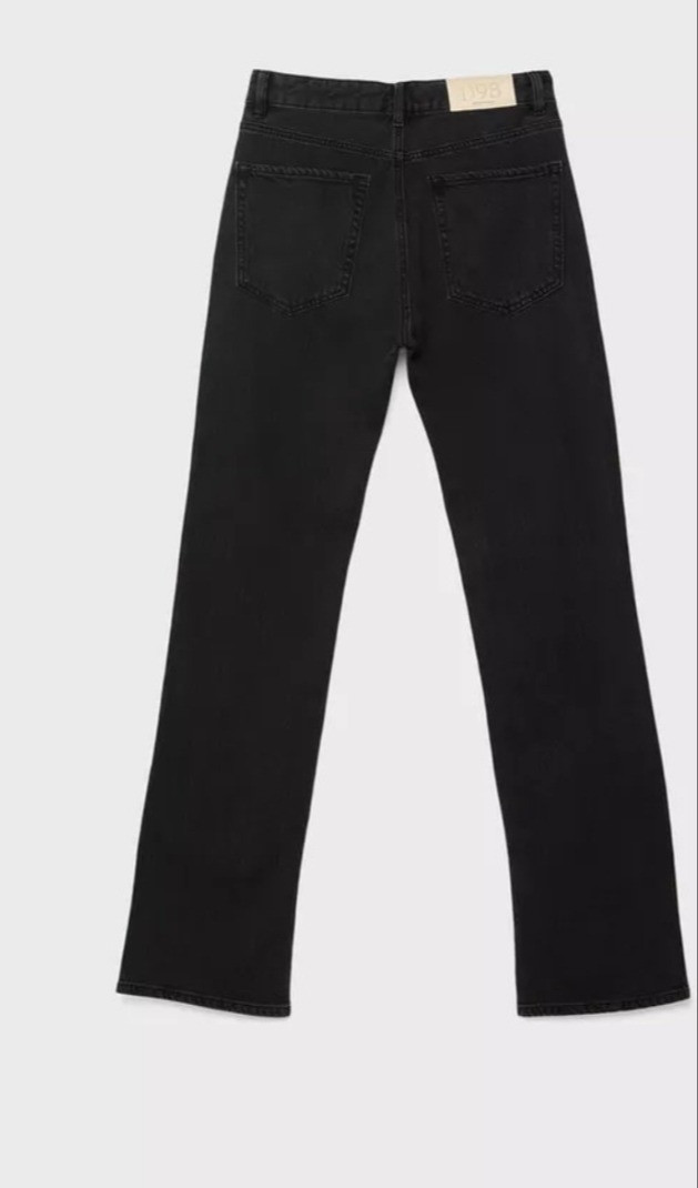 Straight fit jeans for petite women. Petite fashion tips glambutfirstcoffee.com

#LTKootd #LTKPetite #LTKMidsize