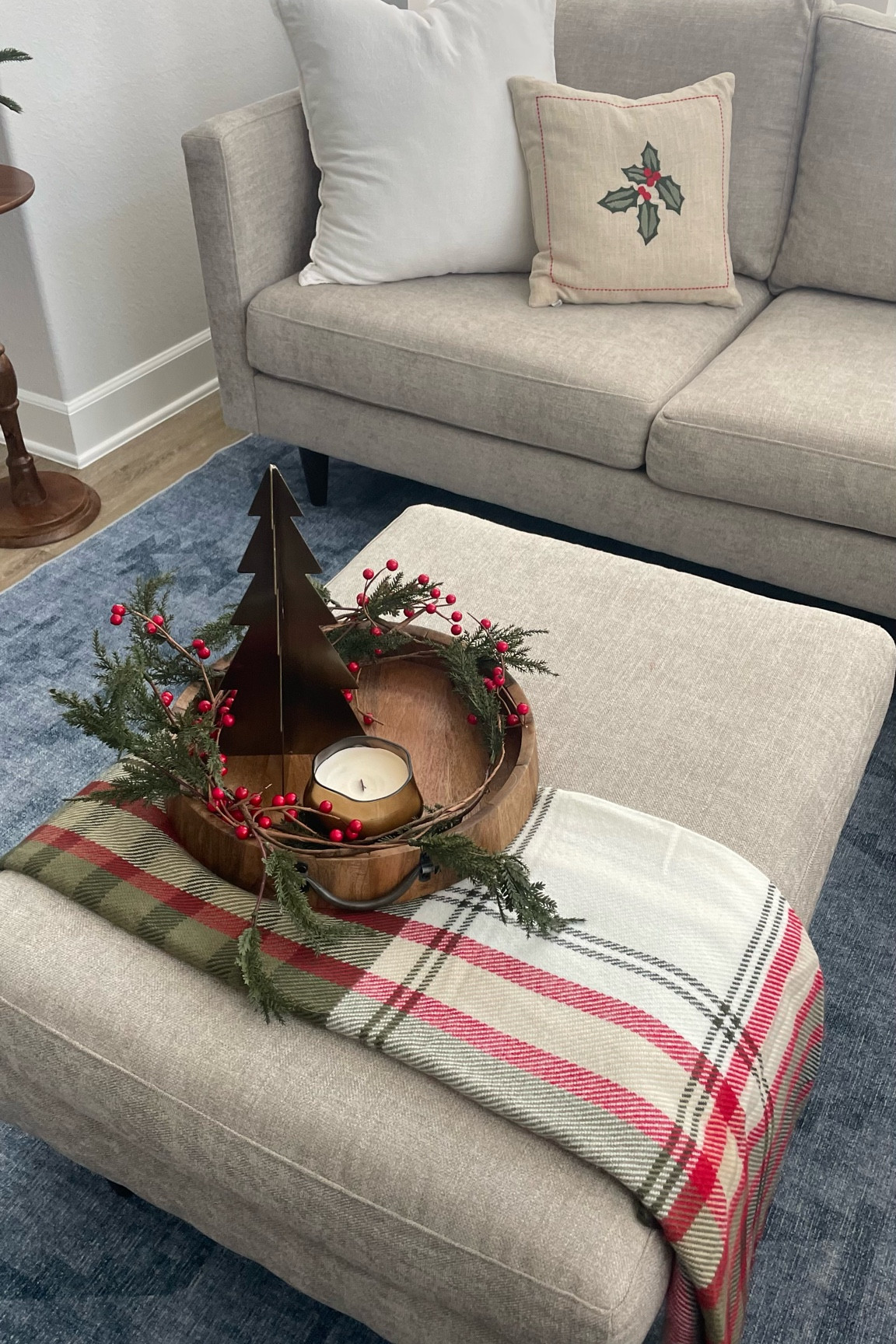 Christmas living room 🎄 #christmasdecor

#LTKfindsunder50 #LTKhome #LTKSeasonal