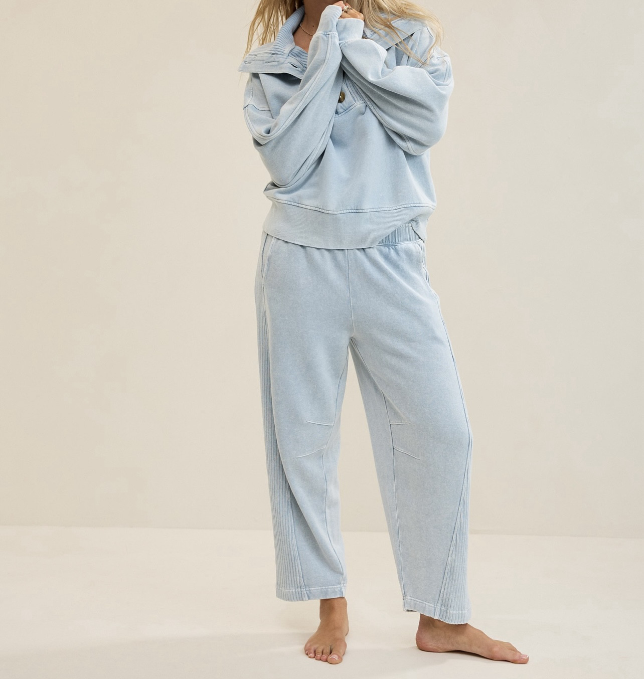 Oh snap barrel sweatpants at AERIE 

#LTKStyleTip #LTKFindsUnder50 #LTKSeasonal