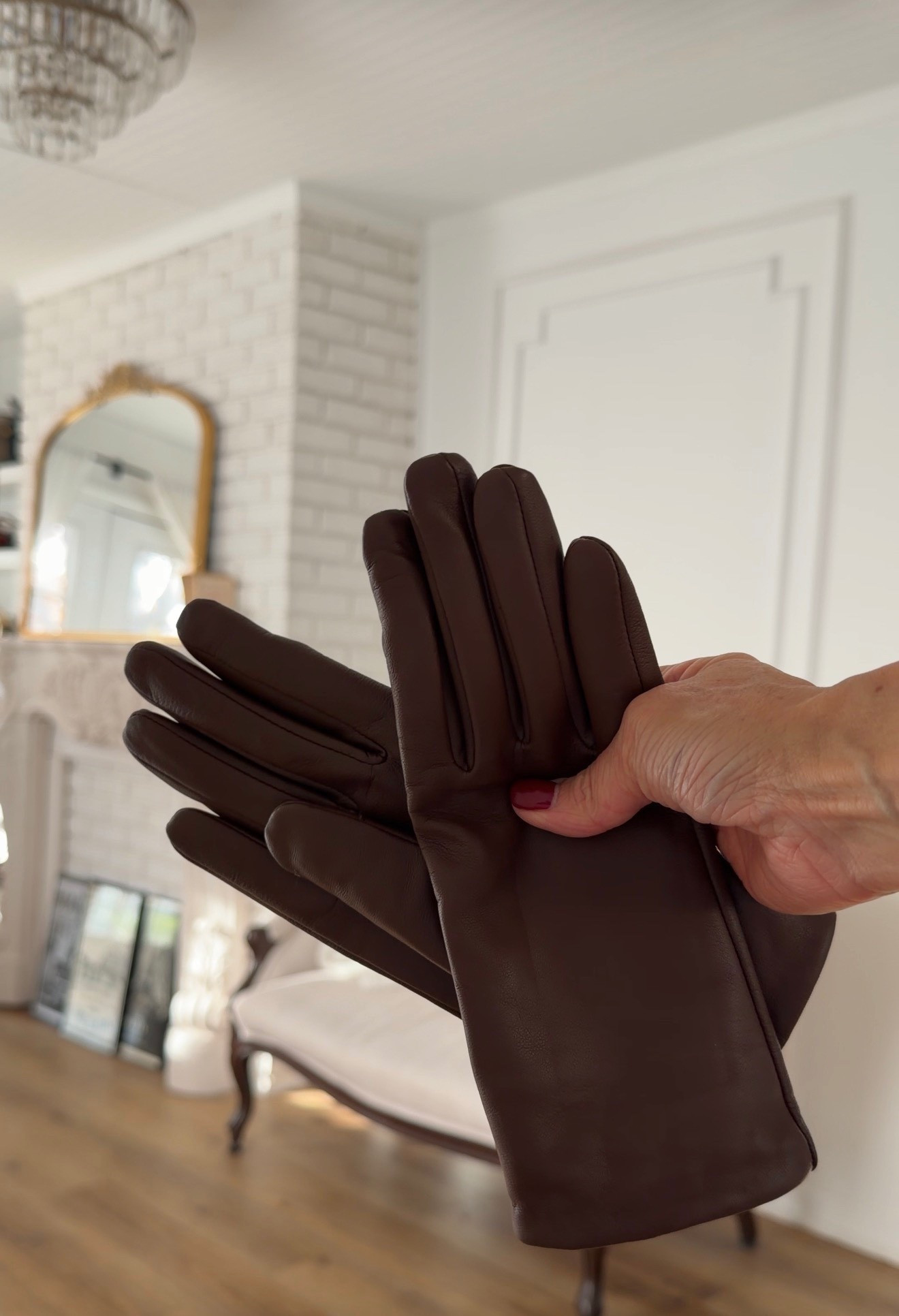 Cashmere lined gloves to gift yourself and to gift a loved one! @onequince 

#quincepartner 