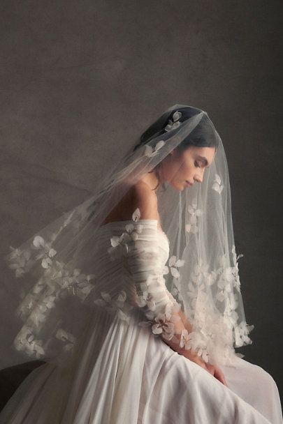 Short Three-Dimensional Floral Veil



$398.00





Or 4 interest-free installments of $99.50 by
... | BHLDN