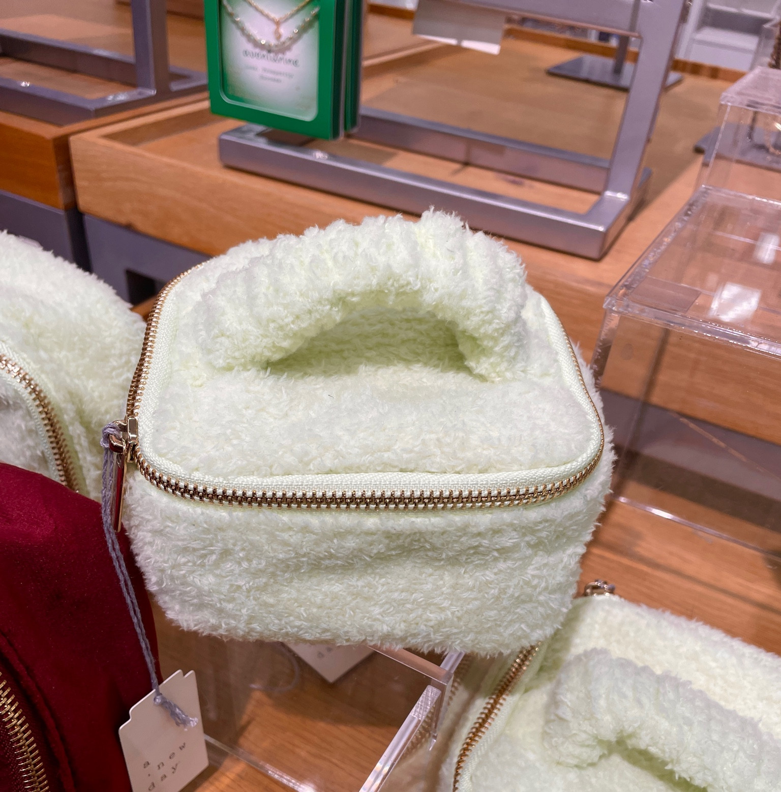 #travelcase #jewelrycase #fuzzyzipcase #furrycube #Cubecase #ZipperedJewelrycube #jewelryOrganizer #target #gift #travel #storage 

#LTKFind #LTKtravel #LTKGiftGuide