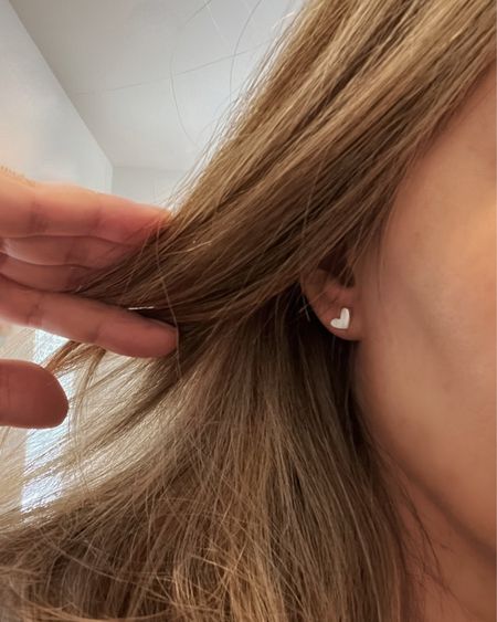 Kendra Scott sterling silver heart earring studs. 

#LTKstyletip #LTKGiftGuide #LTKfindsunder100