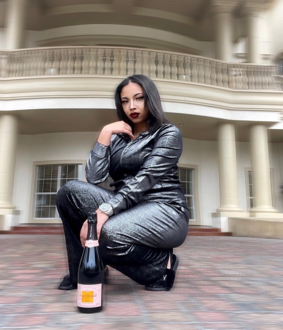 Hello 2026 🧛‍♀️🪽🪩🍾

#LTKootd #LTKgrwm #LTKSeasonal