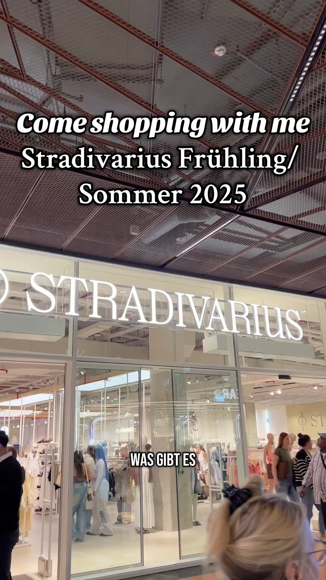 Ich war zum Shoppen im Stradivarius im Westfield
Shoppingcenter in Hamburg und es war wirklich so super voll. Das Anprobevideo ist von dem Tag als ich das braune Kleid gekauft habe, die Schlange für die Anprobe in Hamburg beim Stradivarius war wirklich unendlich lang. Deshalb habe ich dann auch nichts gekauft (würde ich nämlich niemals tun ohne etwas vorher anzuprobieren). Seid ihr Team erstmal kaufen oder erstmal anprobieren? 🫶🏼 

#LTKdeutschland #LTKkleider #LTKsummer