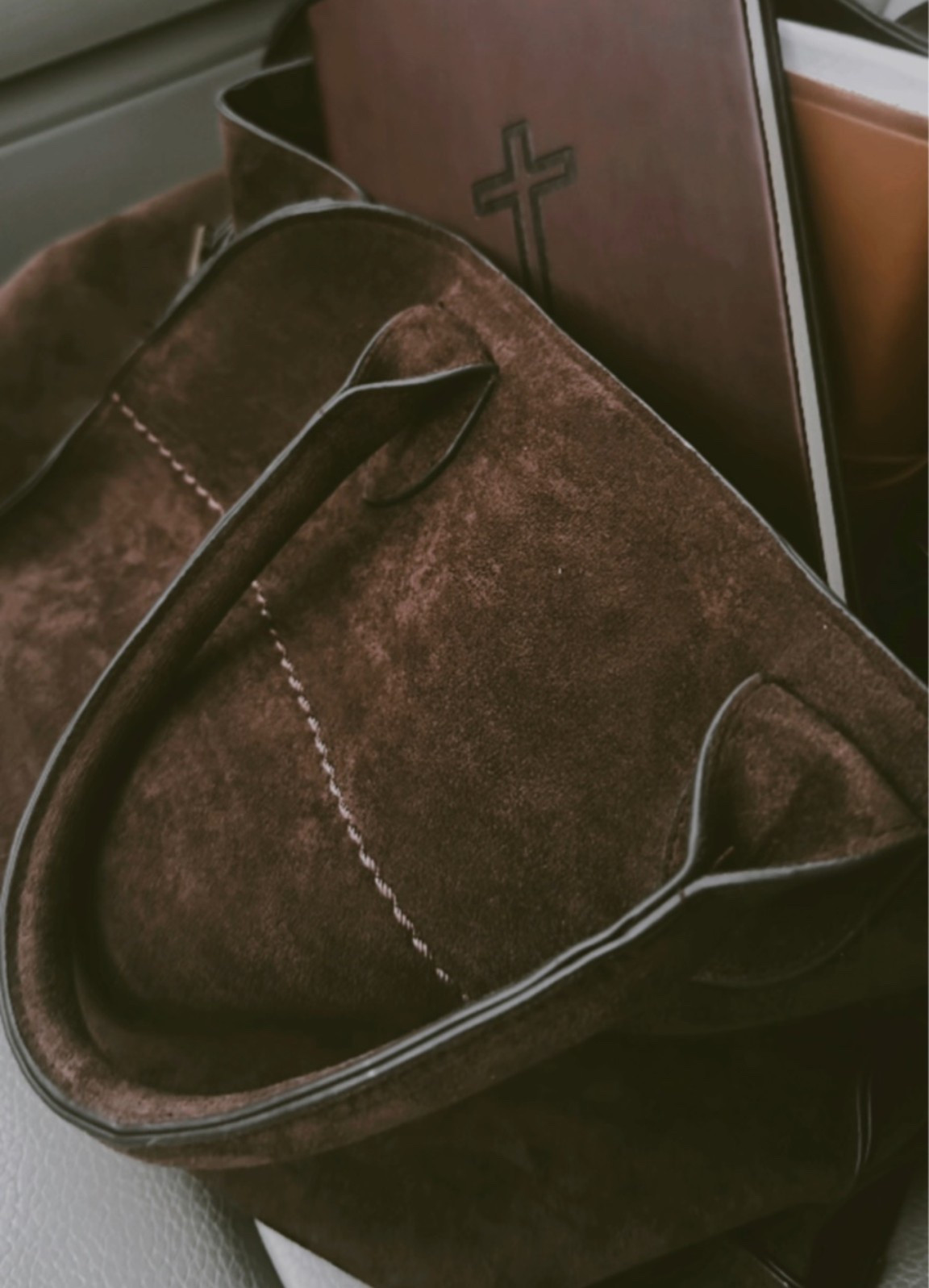 Catch all bag.
Weekender.
Chocolate brown suede.
On sale for $18!!!!!

#LTKgrwm #LTKselfcare #LTKSaleAlert