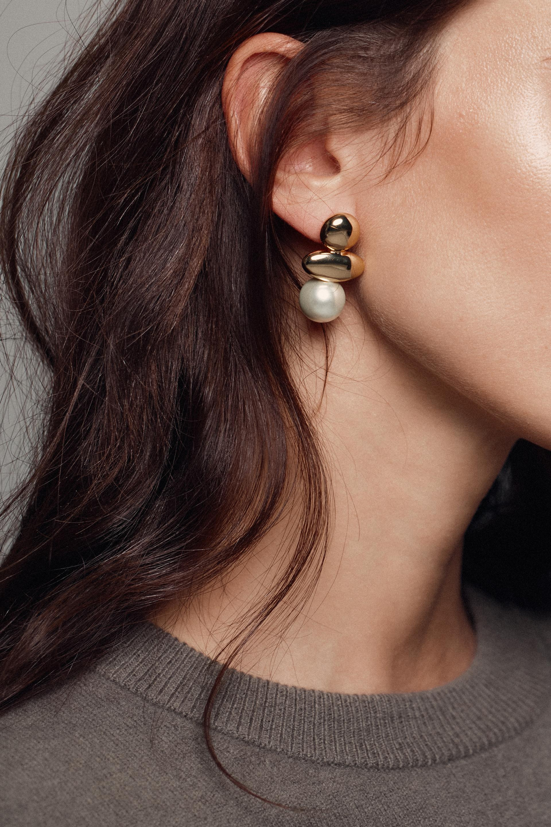 TRIPLE FAUX PEARL METAL EARRINGS - Golden - M | Zara UK