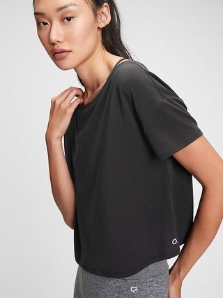 GapFit Breathe Cropped T-Shirt | Gap (US)