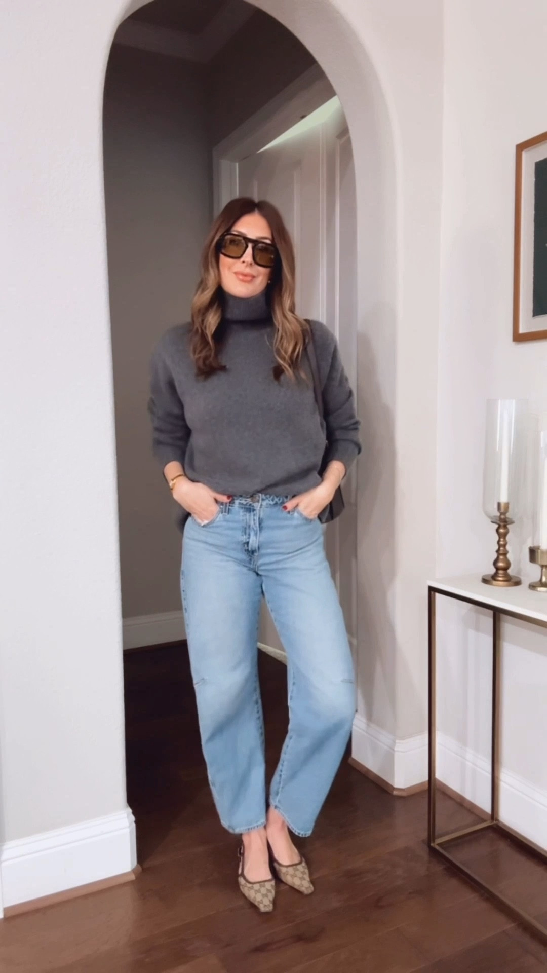 Today’s easy outfit for shopping with my mini. Love the relaxed fit of these barrel leg jeans! 