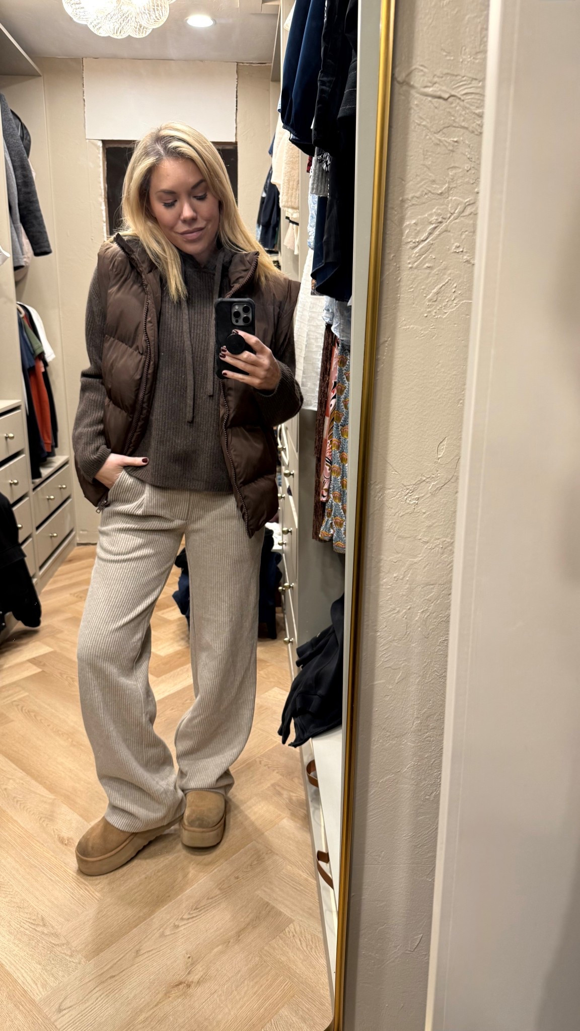 Weekend cozy outfit
(Love these Varley pants and they are almost sold out!)

Packed this for a girls lake tripp

#LTKootd #LTKdayinmylife #LTKgrwm