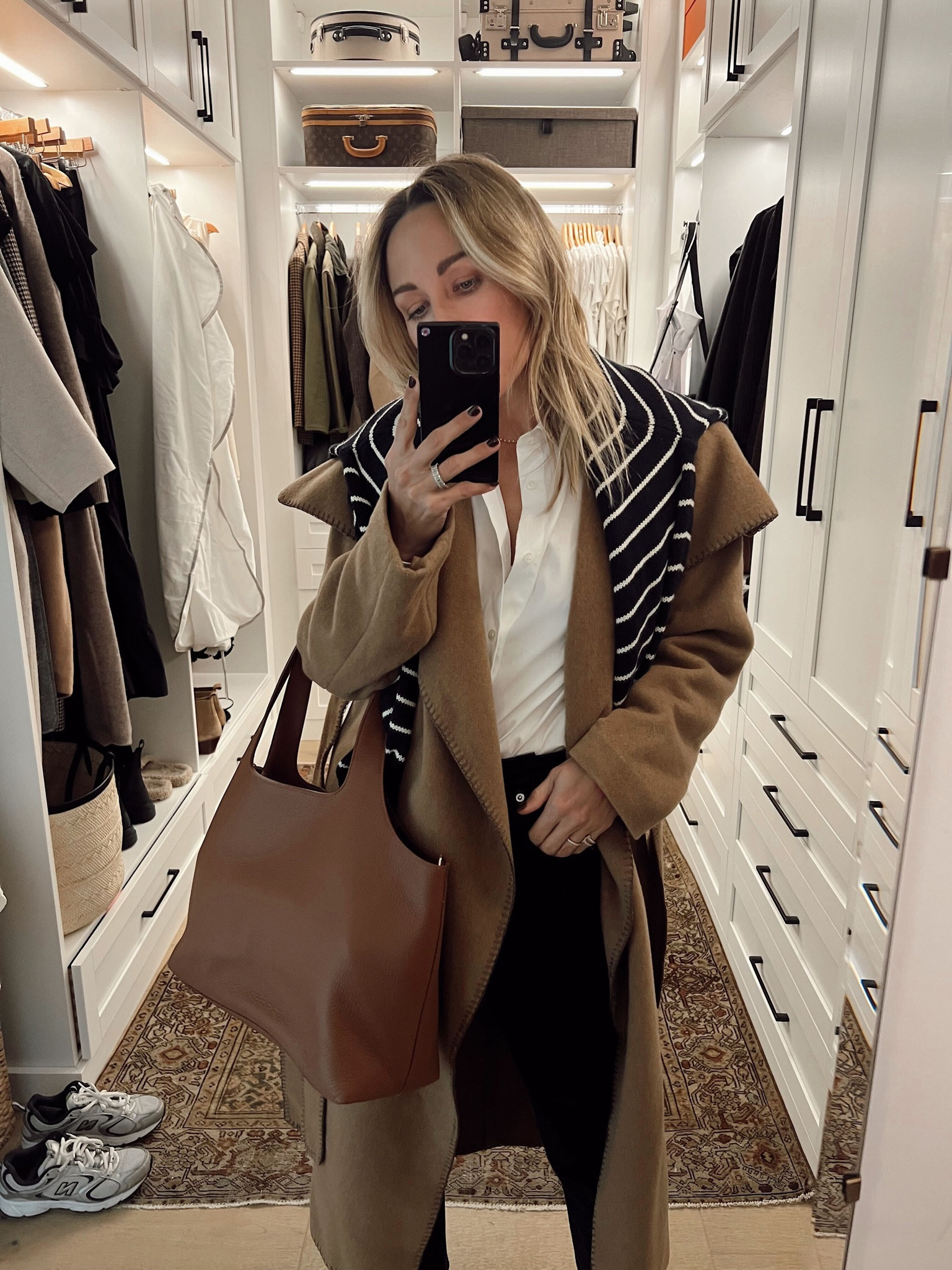 Casual outfit with this Cuyana coat & purse!

#LTKstyletip