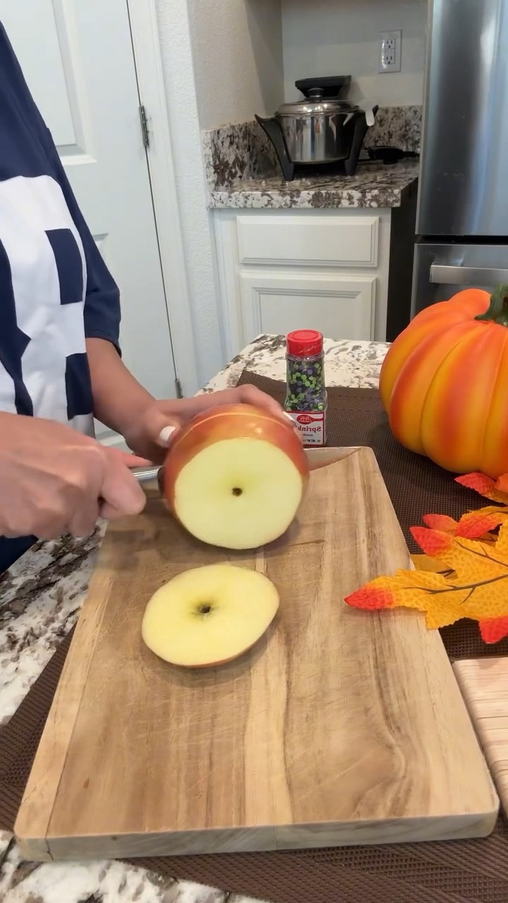 Been craving for some chocolate treat and decided to make this! 🍎🍫

Super quick and easy  and just added some sprinkles too 🫶🏻

👍Like and share this if you know of somebody who needs the recipe.
➡️ Follow @simplypetiteray for more tips !

Follow my shop @simplypetiteray on the @shop.LTK app to shop this post and get my exclusive app-only content!

•
#easytreats #easysnack #momsofinsta #sacramentomoms

#LTKFamily #LTKHoliday