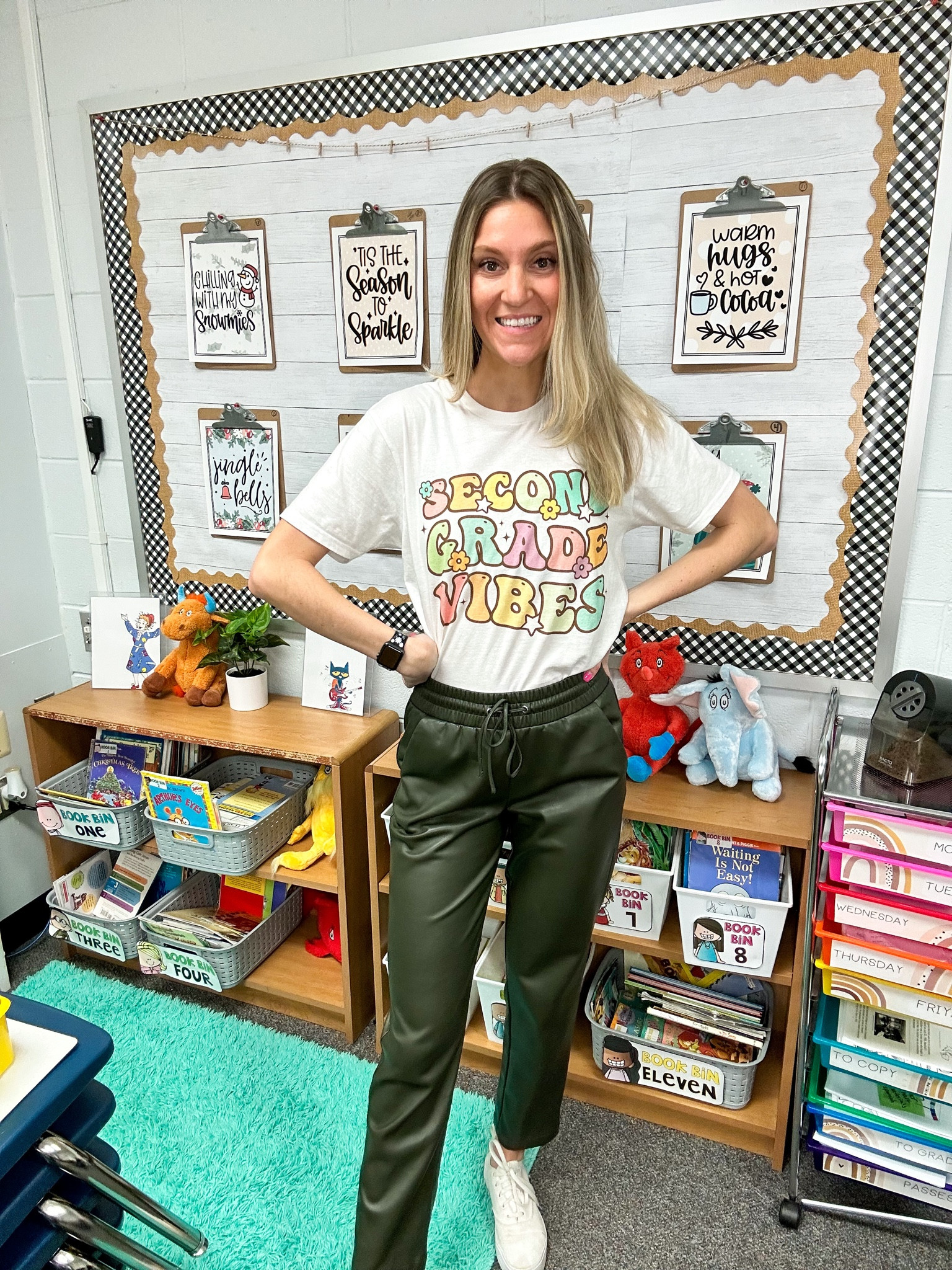 teacher outfit / teacher tee / leather pants
Pants fit tts & super comfy, I’m wearing a size 4 long
Shirt fits tts, I’m wearing size medium
