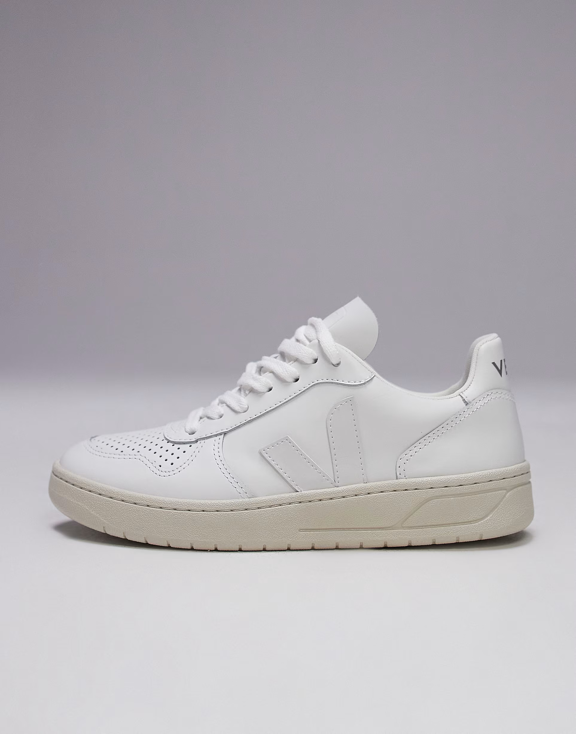 VEJA V-10 trainer in extra white leather | ASOS | ASOS (Global)