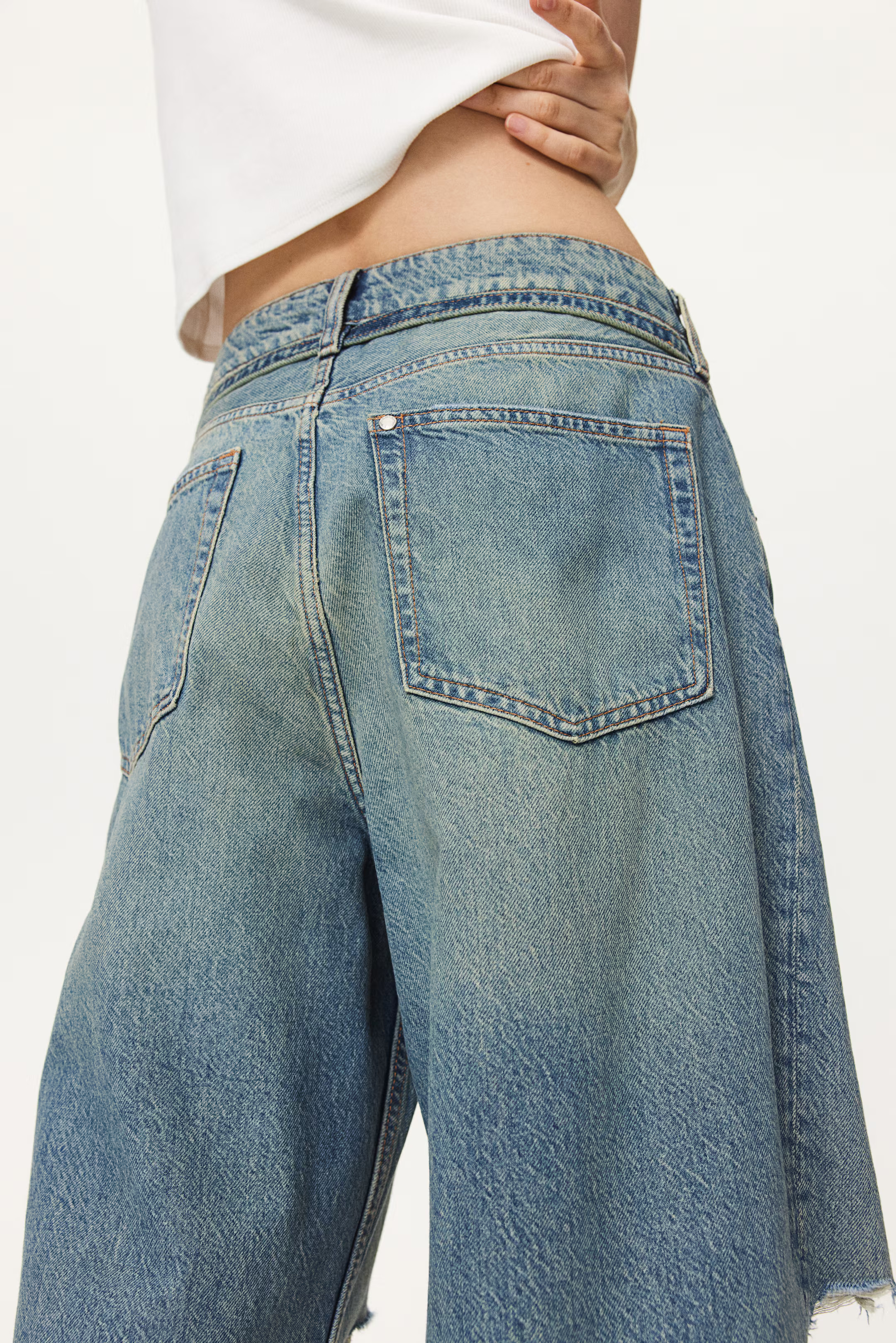 Super Baggy Low Jeans - Niedriger Bund - Extra langes Bein - Helles Denimblau - Ladies | H&M AT | H&M (DE, AT, CH, NL, FI)
