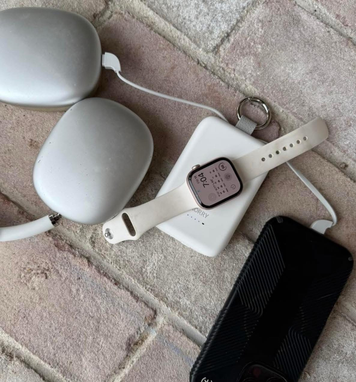 Portable charger

Power bank  Amazon finds  tech 

#LTKFindsUnder50 #LTKSeasonal #LTKmomlife