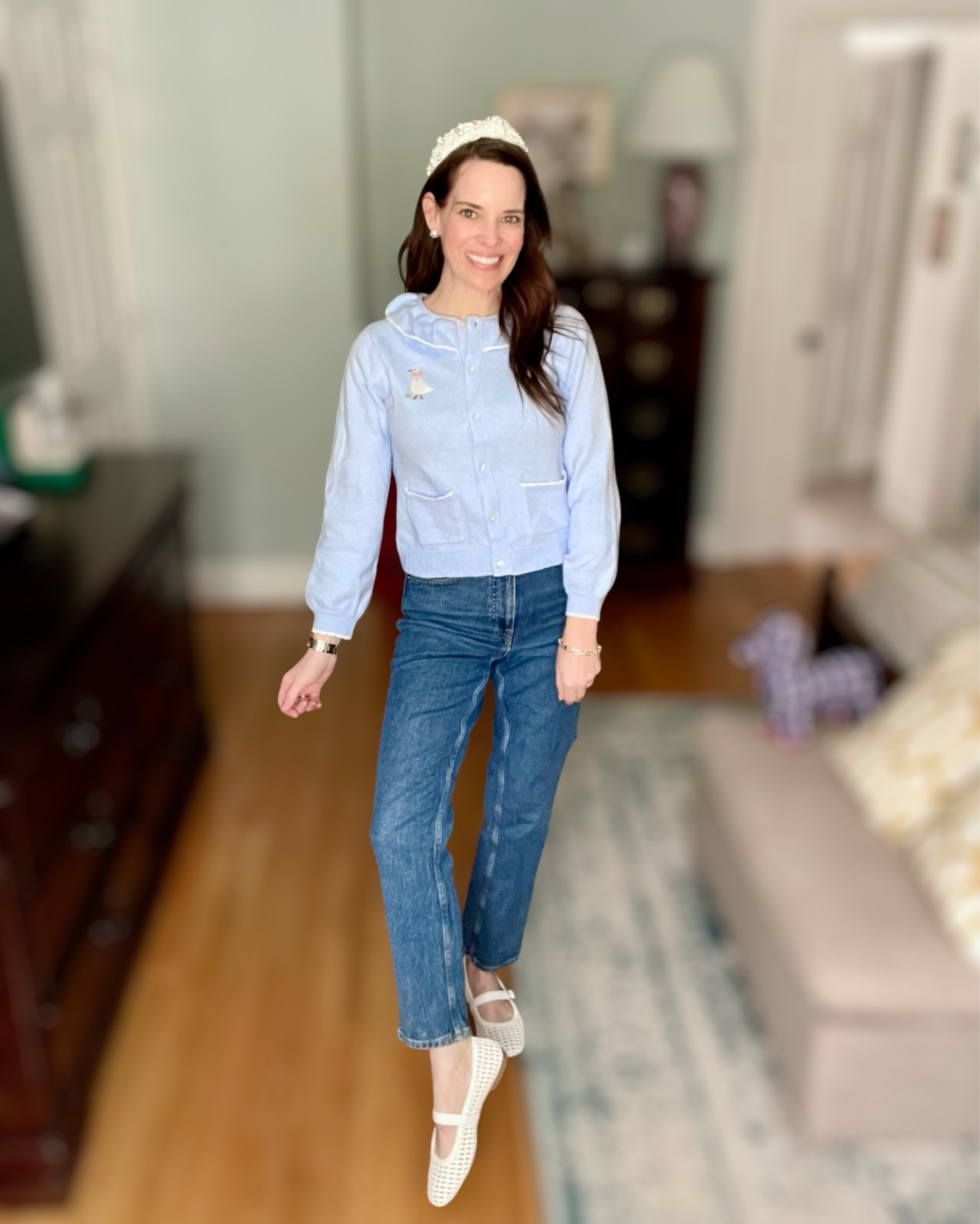 Preppy Spring Outfit with Kids Easter Cardigan & Ballet Flats 💙🐰


Spring dressing but make it preppy 💙🐣 This sweet blue Easter cardigan is actually from the kids section — such a fun find if you love playful, classic details like embroidery and scalloped trim. I styled it with straight-leg jeans, woven ballet flats, and my favorite pearl accessories for an easy everyday spring look.

Perfect for school drop-off, brunch, Easter festivities, or any day you want a soft, feminine outfit that still feels comfortable and timeless ✨🌸

spring outfit ideas, Easter outfit inspiration, preppy spring style, kids cardigan outfit, blue cardigan outfit, ballet flats outfit, pearl headband, everyday spring look, classic spring fashion 💙🐰🌸

#LTKPetite #LTKKids #LTKOver40
