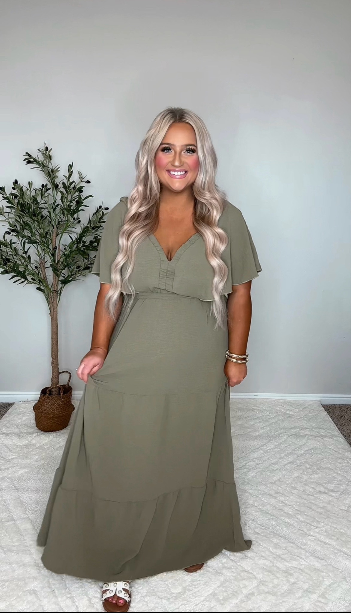Amazon spring dress! Wearing a large. I’m 5’2 and 180 lbs. runs true to size! 

Amazon dress | spring fashion | spring outfits | spring must haves 



#LTKstyletip #LTKmidsize #LTKfindsunder50