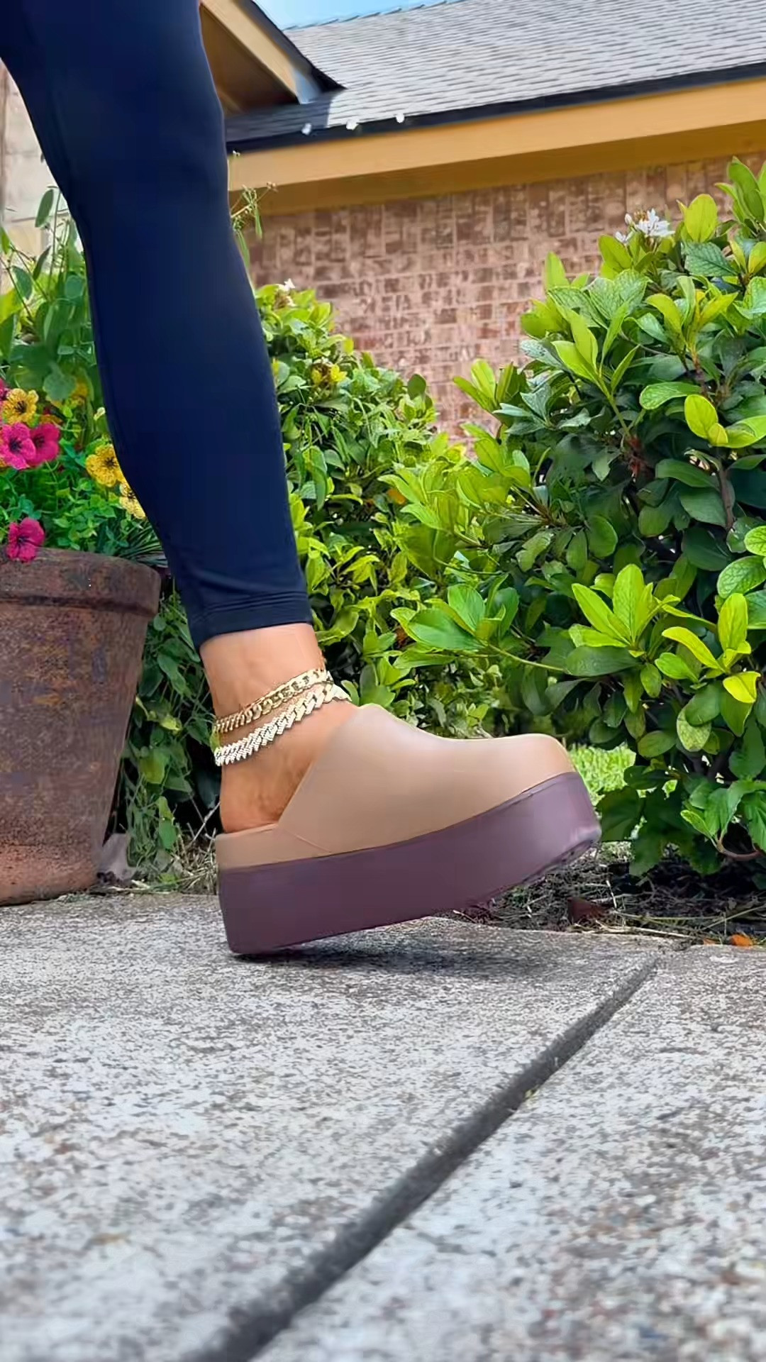 Crocs Dylan clogs are a fall staple!! #crocs #crocsdylan #dylancrocs #crocssuperbrandday #ad 

 #LTKootd #LTKWorkwear #LTKTravel
