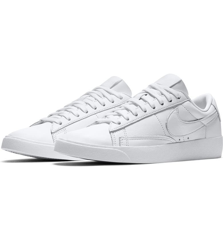 Blazer Low SE Sneaker | Nordstrom