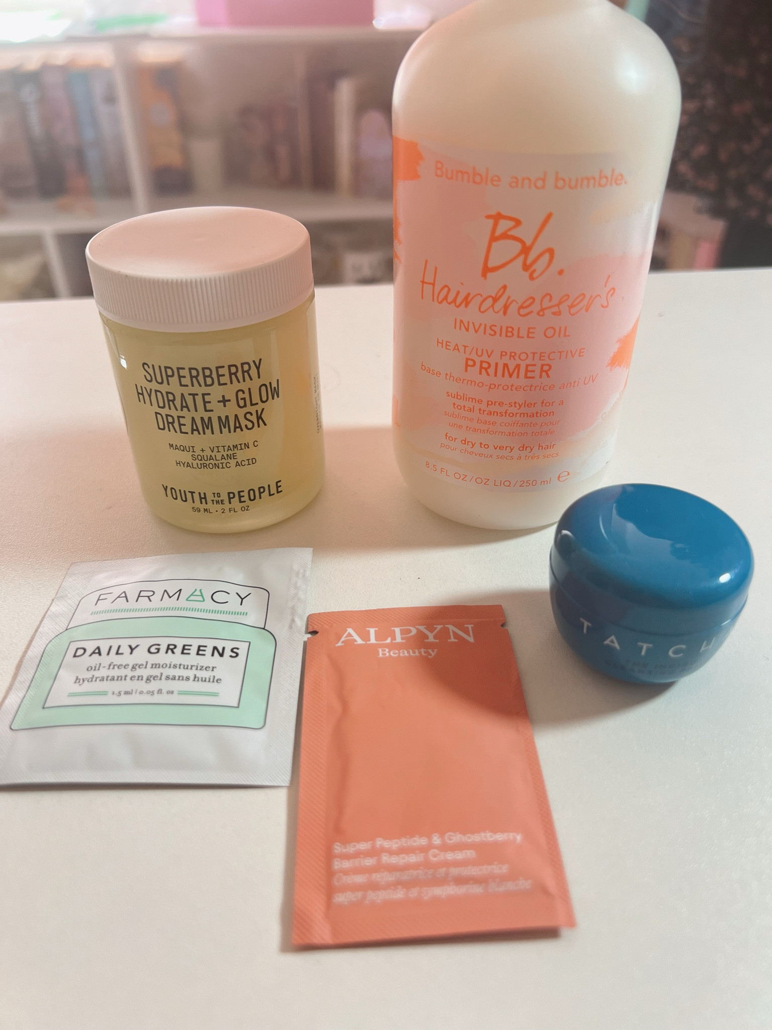 Sephora delivery! I needed to restock my Youth to the People dream mask lotion (I use it as a daily moisturizer under my makeup 🤫) and, since I’m blow drying my hair out lately, I got the full size Bumble and Bumble Heat/UV protective primer. 💕

#sephora #bumbleandbumble #tatchu #youthtothepeople 

#LTKFindsUnder100 #LTKBeauty #LTKFindsUnder50