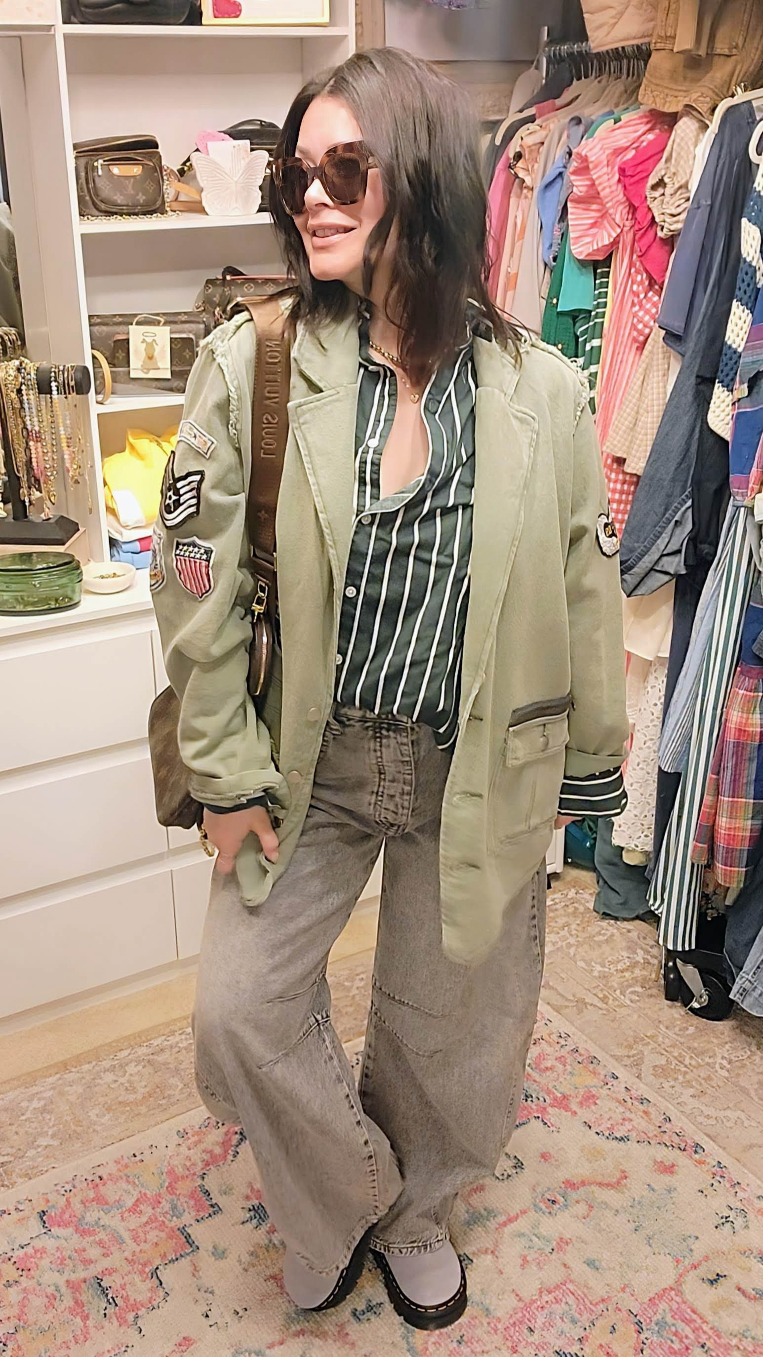 Wearing a medium in the top. Size 27 in the jeans. Shoes are comfortable & tts



#LTKSaleAlert #LTKWorkwear #LTKStyleTip