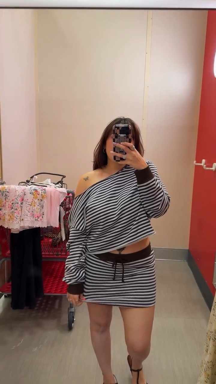 Rapid fiyaaaa of what’s arrived at target! I’m loving all of the cute dresses and swim suits 👙 😍

I love that the warmth has returned and hoping the cold doesn’t return because it can honestly come at any moment here in Utah 😞🤣

#dayinmylifevlog #shopwithmeattarget #shopwithme #newattarget #targetfinds #targetfashion #momsover30 #dailyvlogs