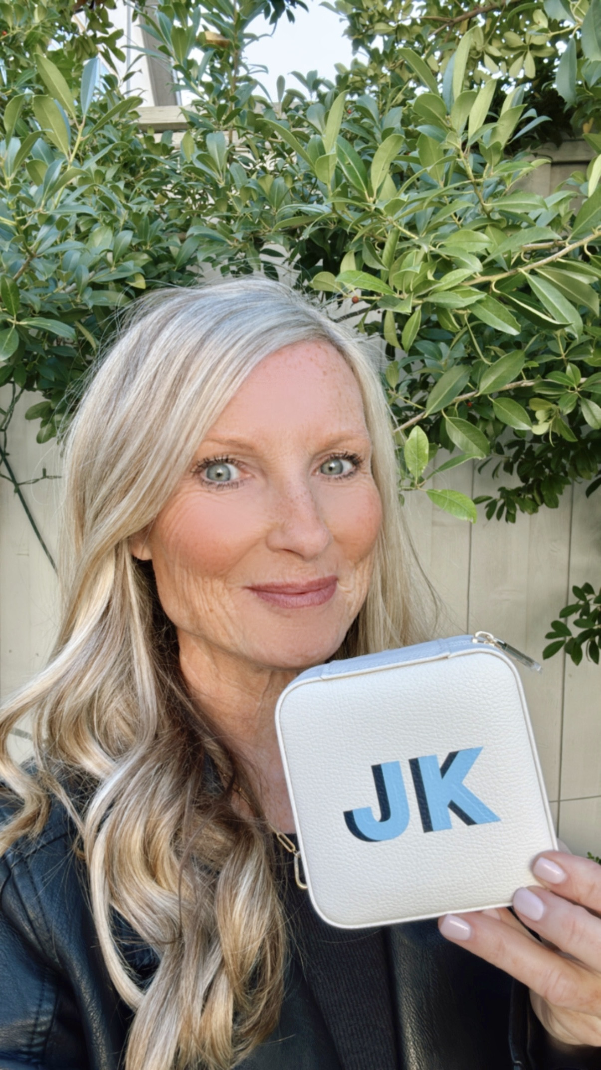 🔥 THE IT GIFT of the SEASON 🔥 
#ad Hurry and snag a custom gift with the ever popular shadow monogram for your loved ones this holiday @sprinkledwithpink 💗

#liketkit #sprinkledwithpink 

#shop #monogram #customgift


#LTKHoliday #LTKGiftGuide #LTKSeasonal