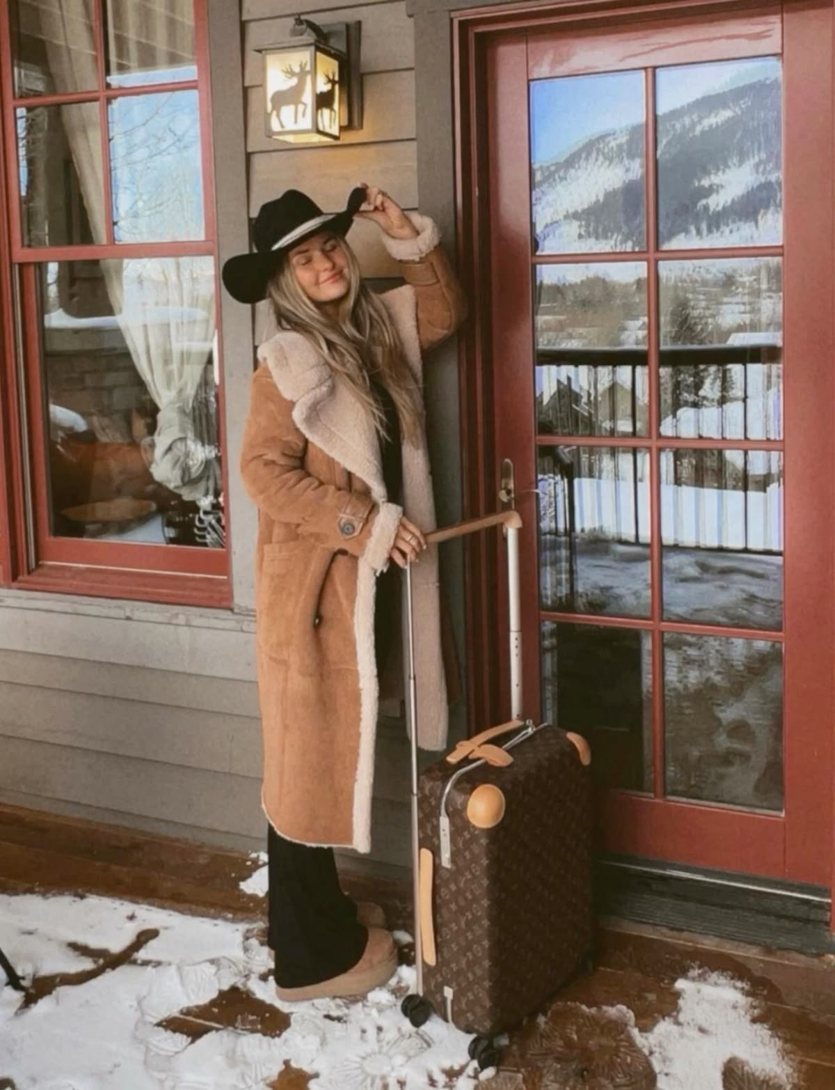 Cold weather travel outfit done right 🤎 cozy layers > everything.


winter travel outfit, airport outfit winter, travel outfit cold weather, shearling coat, teddy coat, winter coat outfit, mountain getaway outfit, ski trip outfit, cozy travel look, neutral winter outfit, wide brim hat outfit, winter layering

#LTKTravel #LTKootd #LTKdayinmylife