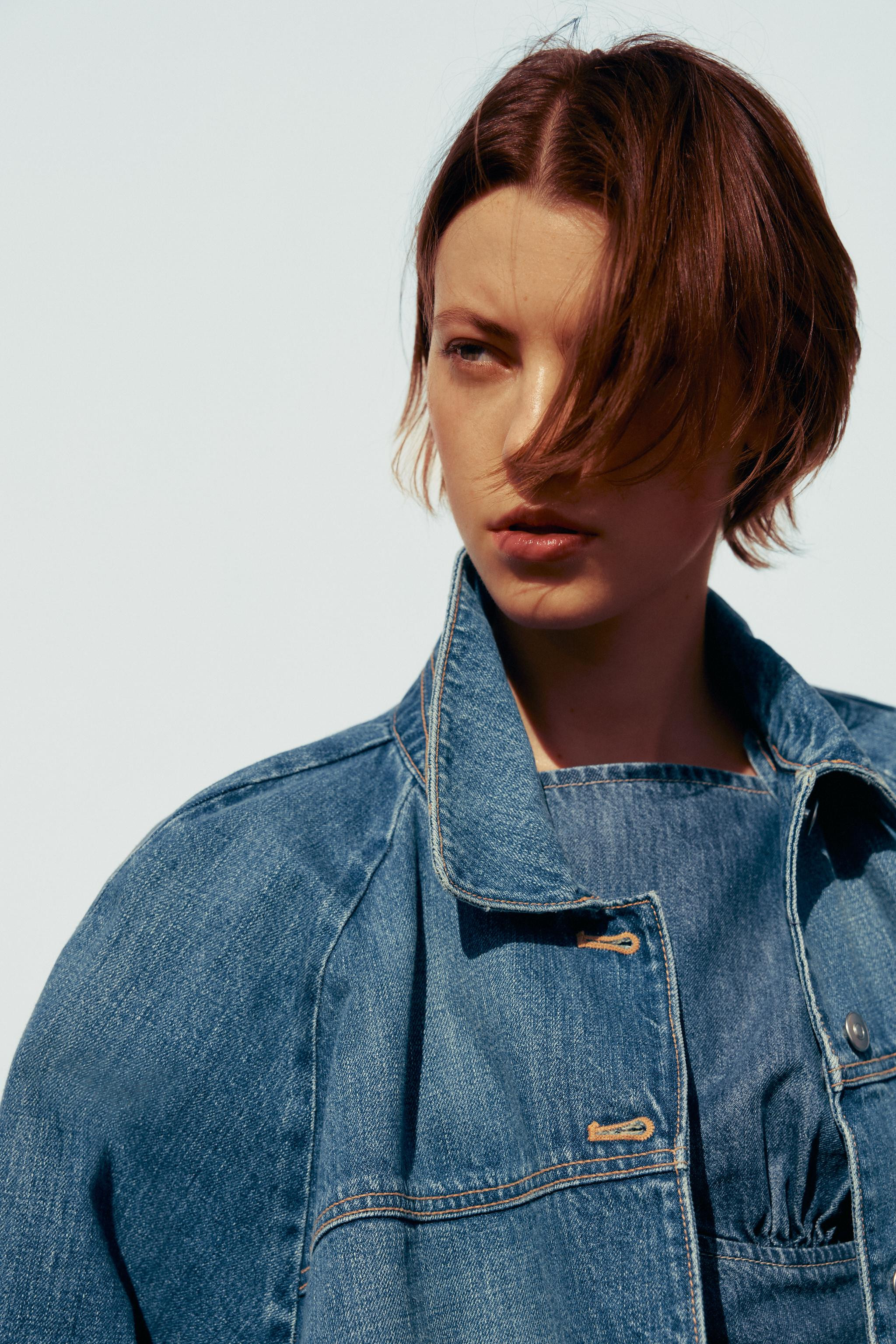 Collared jacket with below-elbow length sleeves and cuffs. Metal button fastening at the front. | Zara UK