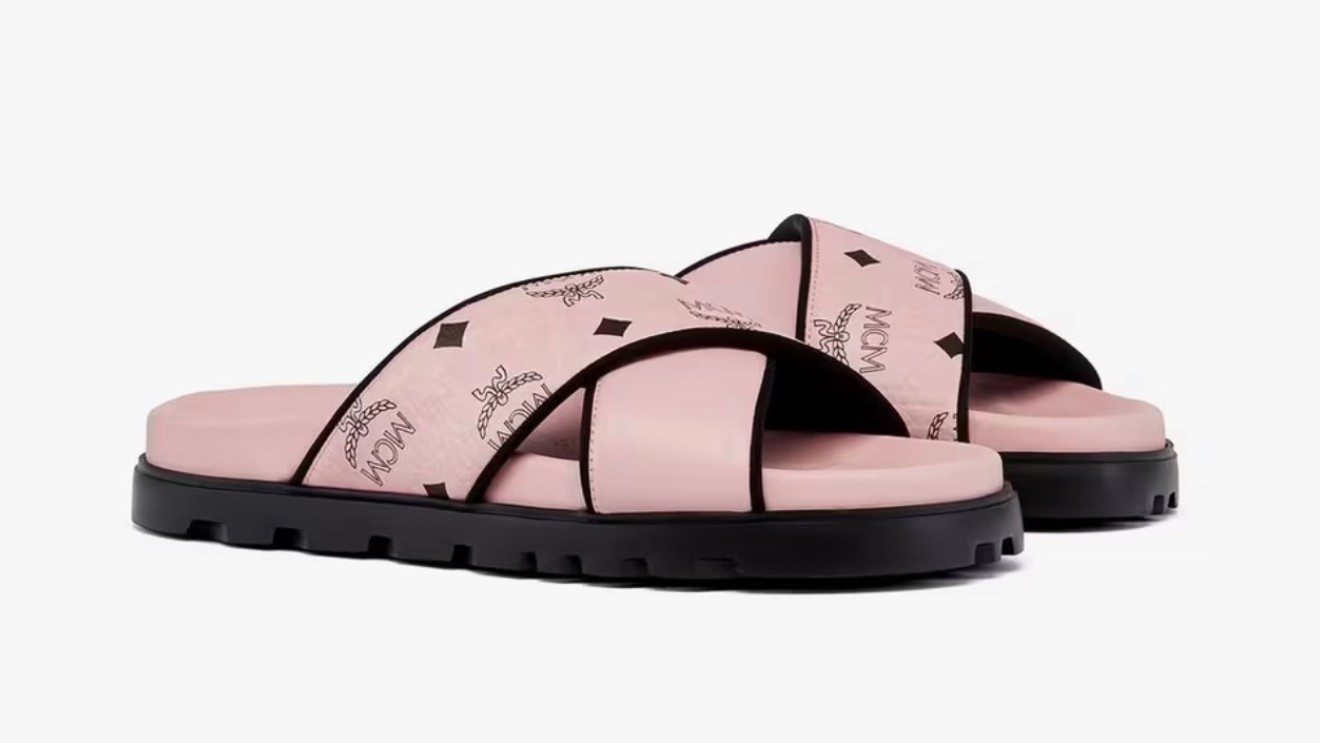 Cross Sandal In VIsetos Leather Mix

Cross sandals in Visetos canvas and calf leather with neoprene cushion lining

#LTKHoliday #LTKGiftGuide #LTKTravel