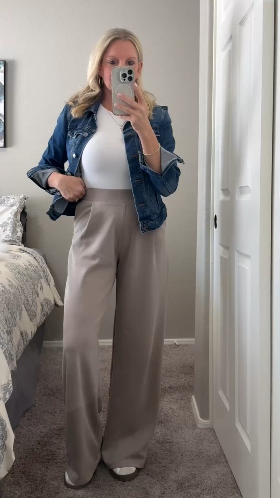 OOTD! The most amazing Amazon pants that deserve a moment of their own! Soft, comfy, versatile, and only $37 today! Wearing my usual size S.