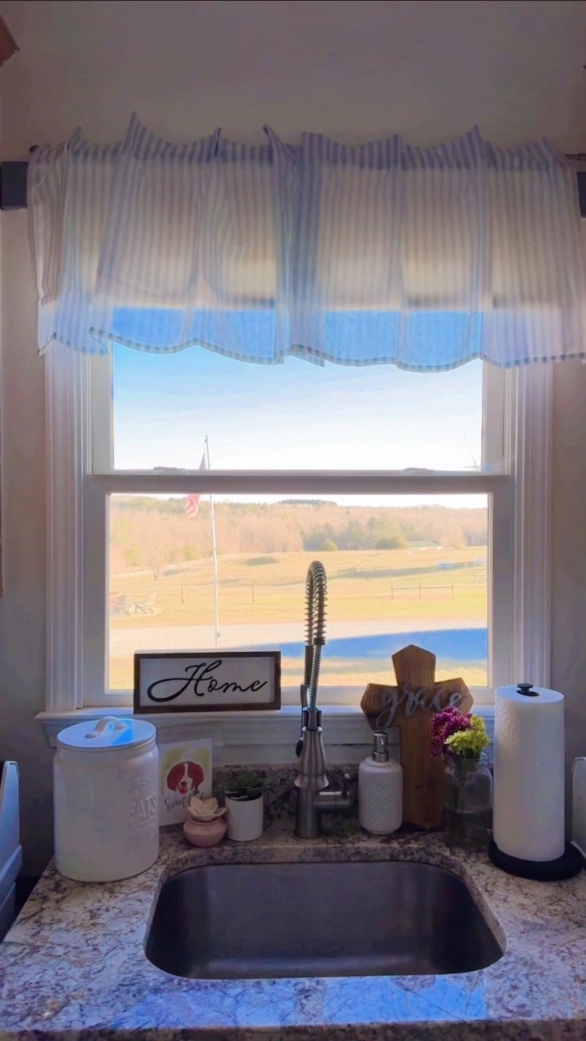 Obsessed with these cutie new little curtains I got for the laundry room 🧺 window 🪟 - linked 🔗 them for y’all below 👇🏽 