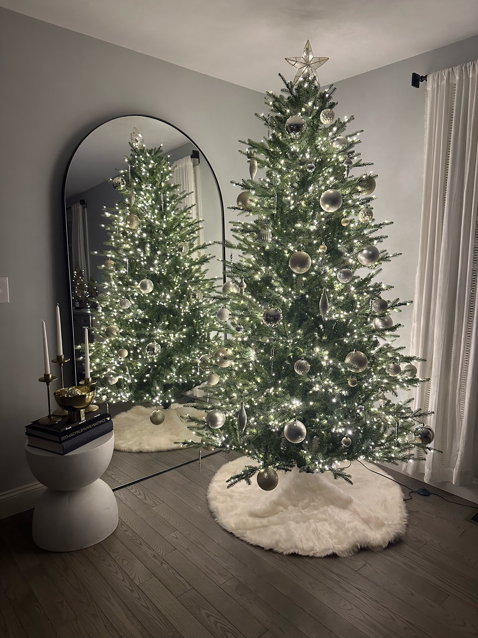 Viral Christmas tree giving my house a glow up this year! This is the 7.5 ft FULL and it is perfect!

#LTKHoliday #LTKSeasonal