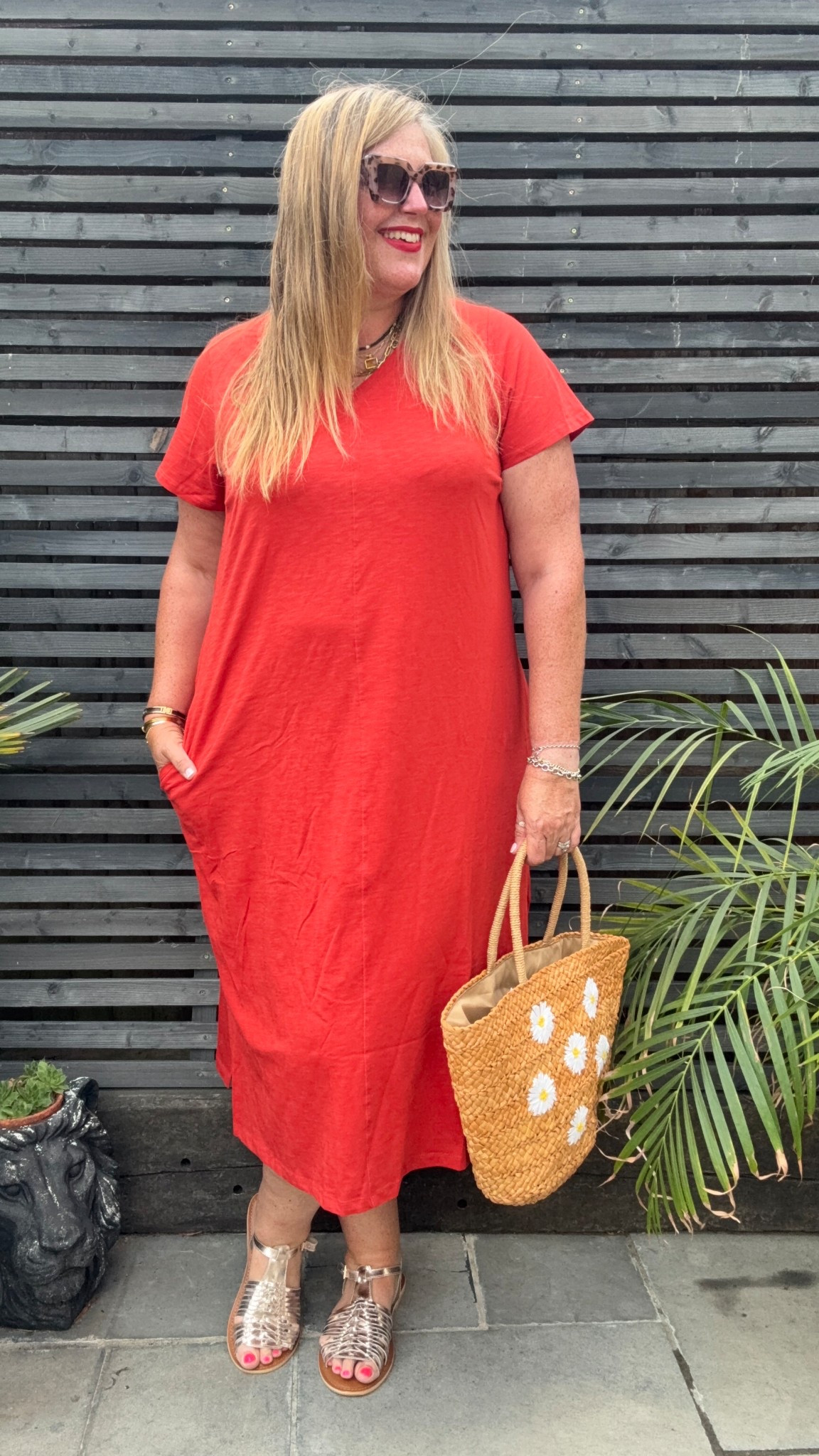 Orange tshirt dress, gold sandals, daisy straw bag 

#LTKsummer #LTKplussize #LTKcurves