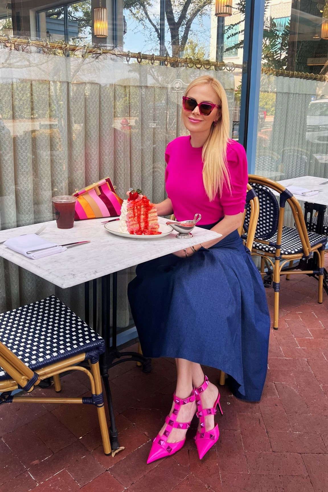 Life’s short! Wear what you want and eat the pink cake! 💗🍰