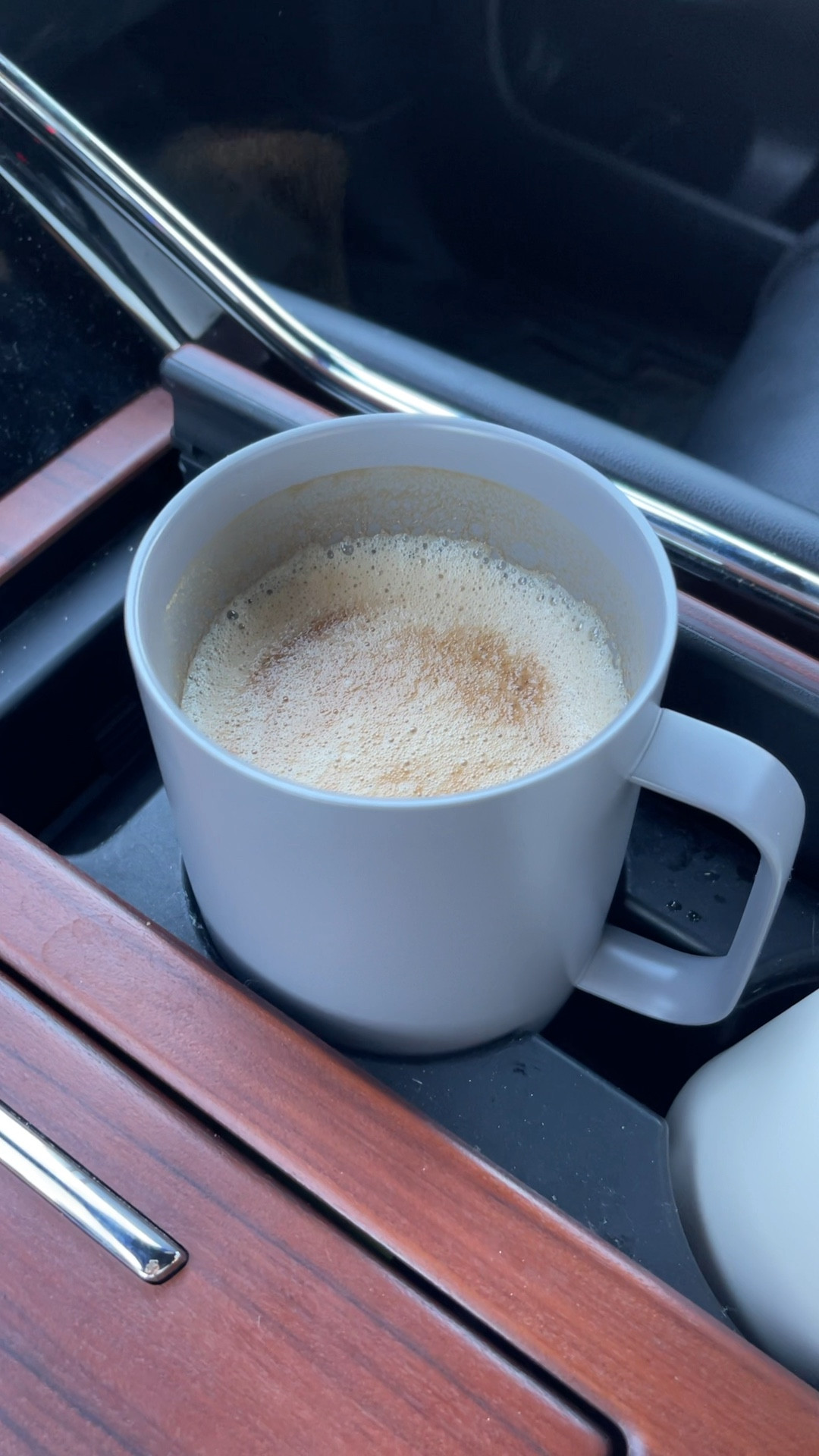 My Ember mug keeps my coffee warm while I’m working out. I use this everyday.

#LTKhome #LTKSeasonal #LTKGiftGuide