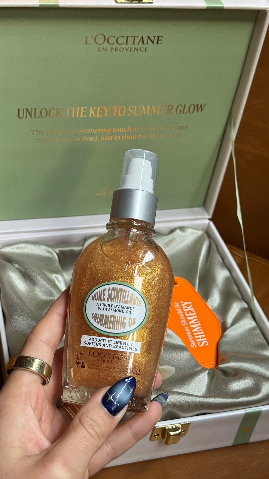 This body oil for the summer >>

L’occitane, body oil, shimmering body oil, summer products, beauty products, body care

#LTKBeauty #LTKGiftGuide #LTKSummerEdit