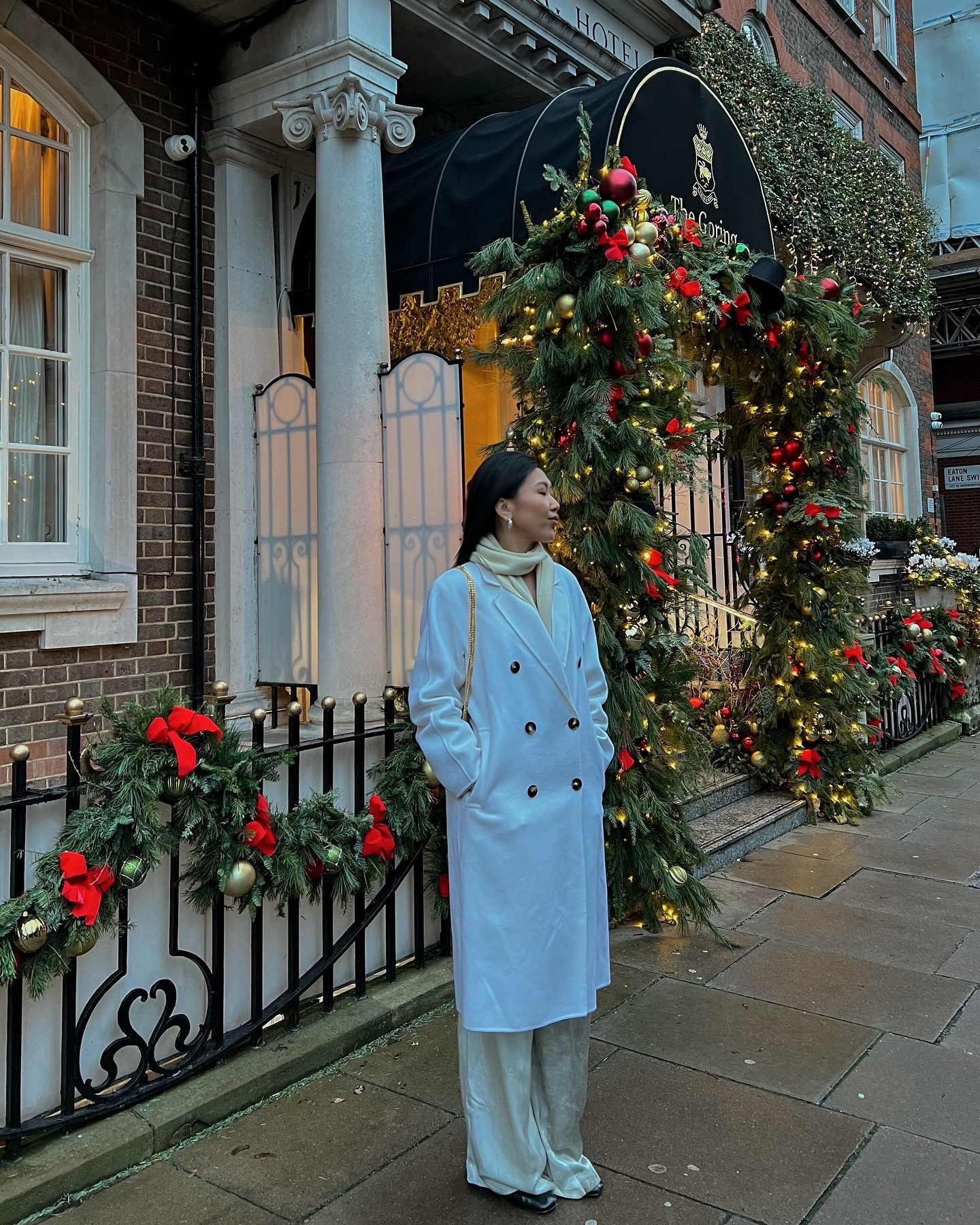 Winter whites ❄️ Who else loves an all white moment? 

🏷️Save this for more winter look inspo 

#effortlessstyle #holidayoutfits #winterwhites #allwhiteoutfit #senreveambassador #senreve #merrychristmas #winterfashion #timelessstyle #streetstyleluxe #outfitinspo  #minimalistfashion #asianblogger #styleinspiration #shaythelight