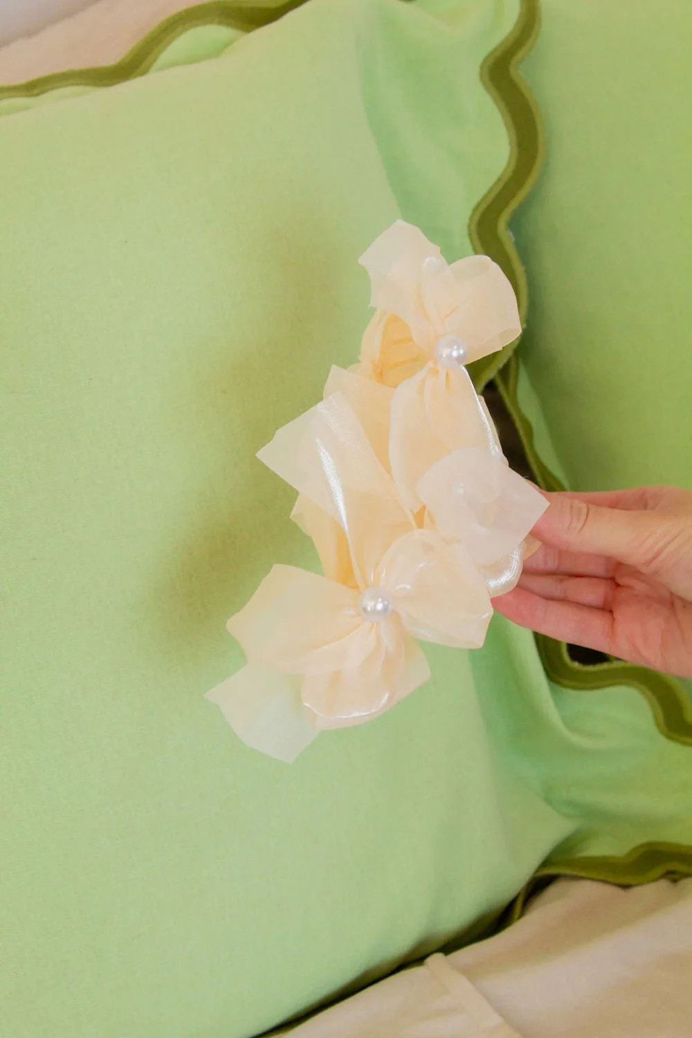 Bows 'n' Pearl Claw Clip | Shop Andi