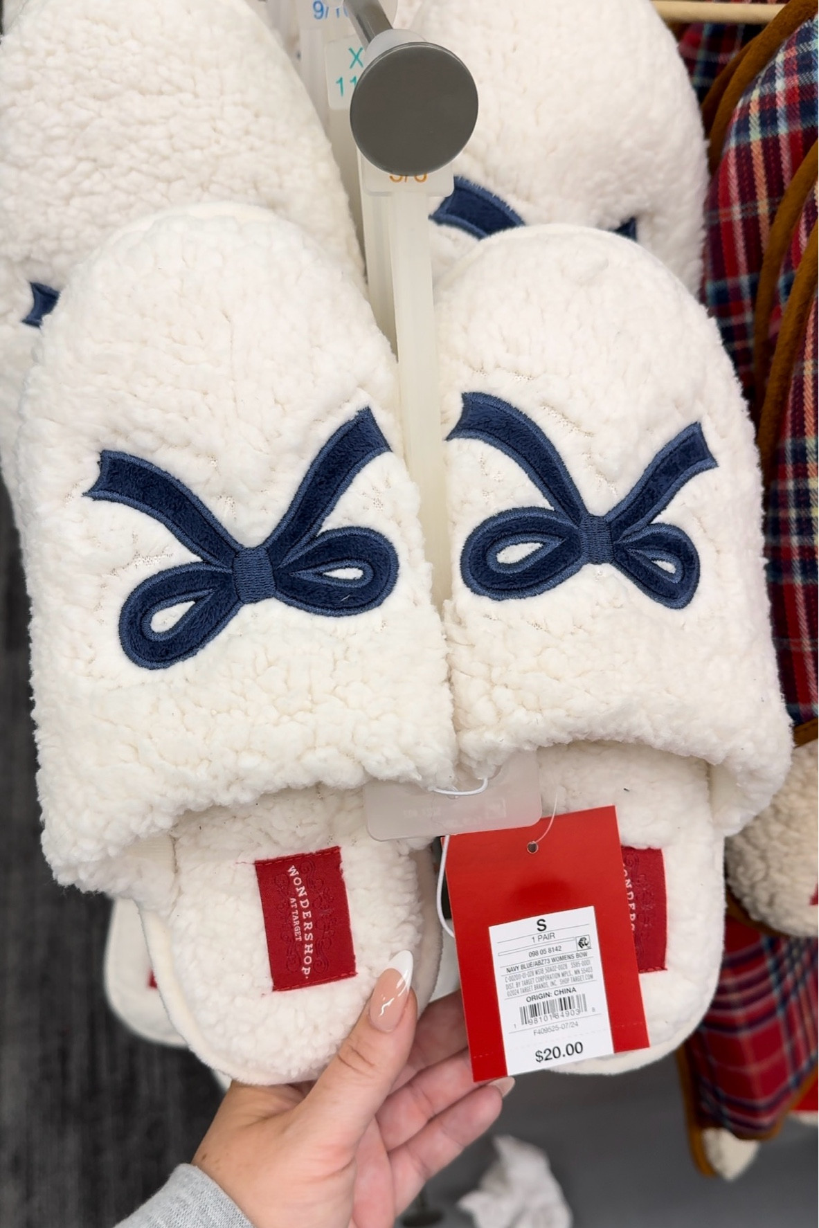 40% off slippers going on now! ✨ 

#LTKSaleAlert #LTKHoliday #LTKGiftGuide